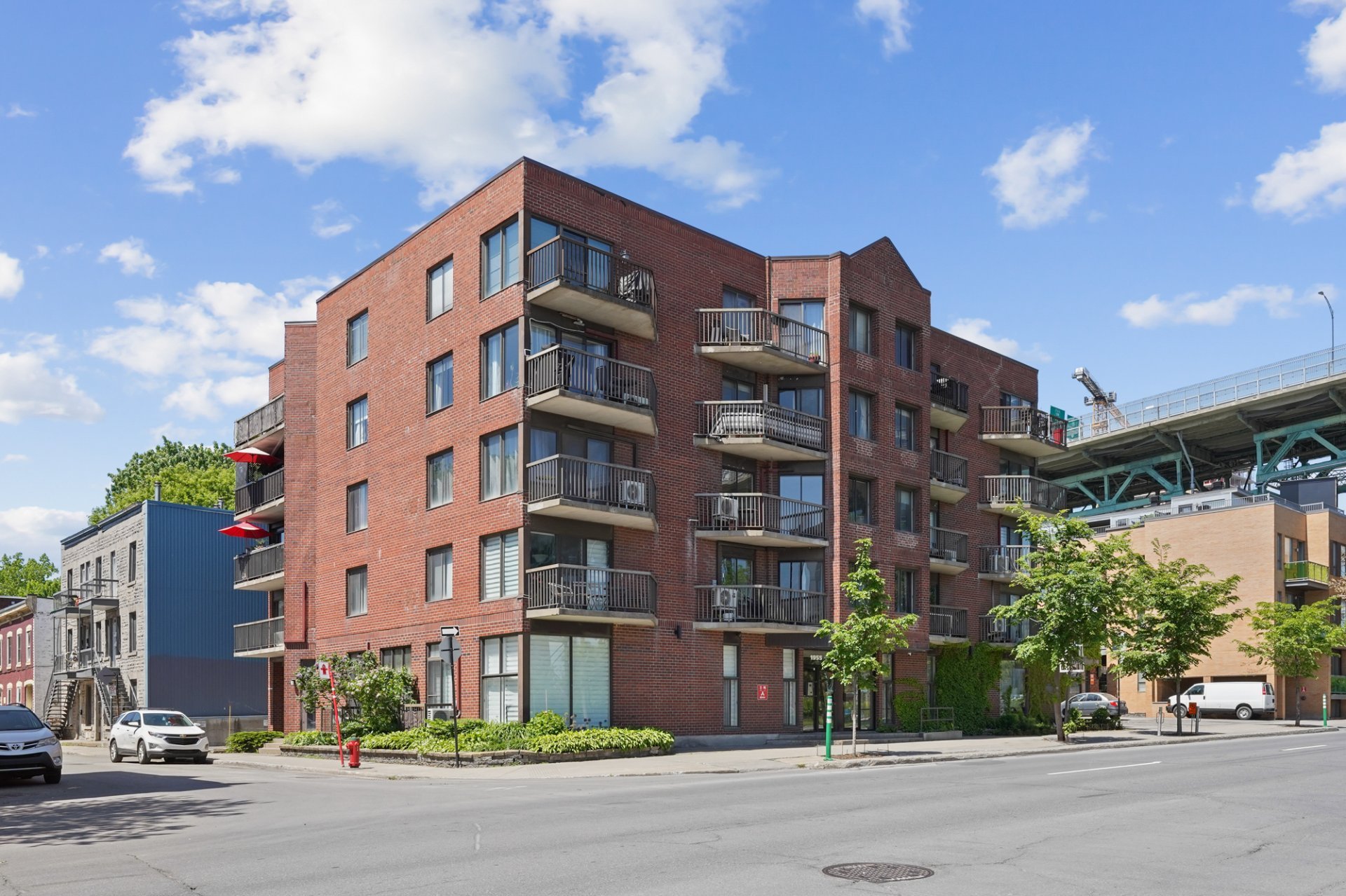 MLS: 24792085