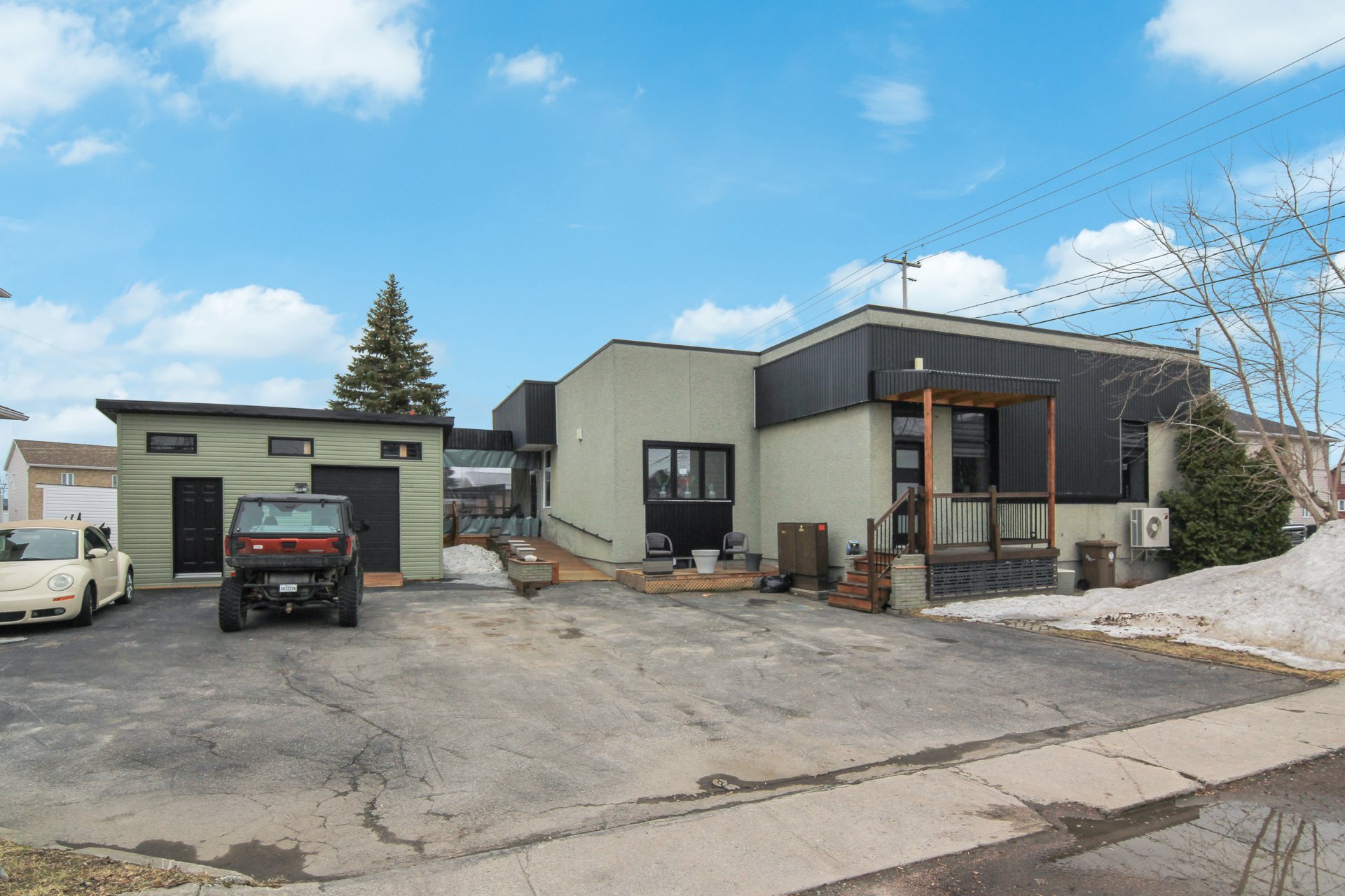 MLS: 25445818