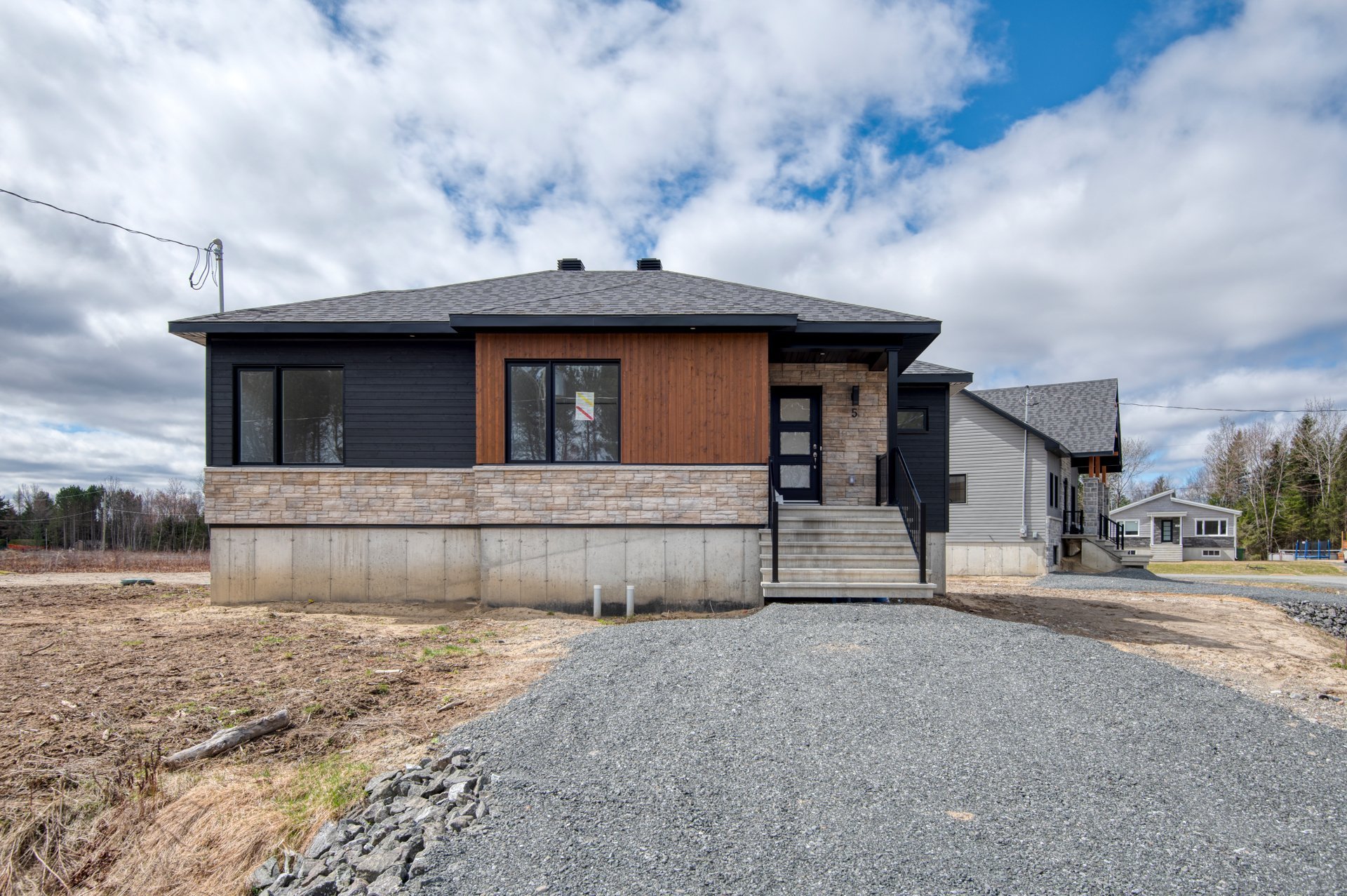 MLS: 23500526