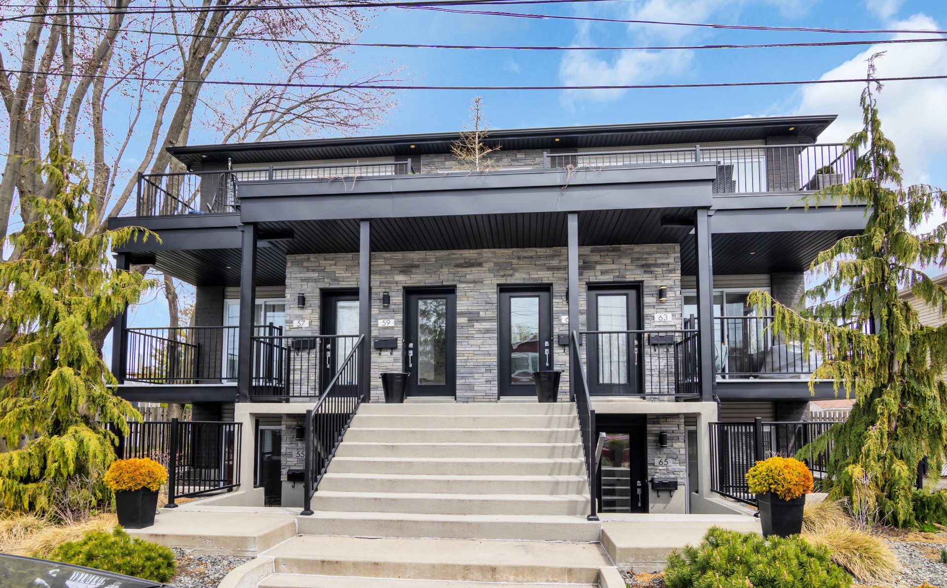 MLS: 25495052