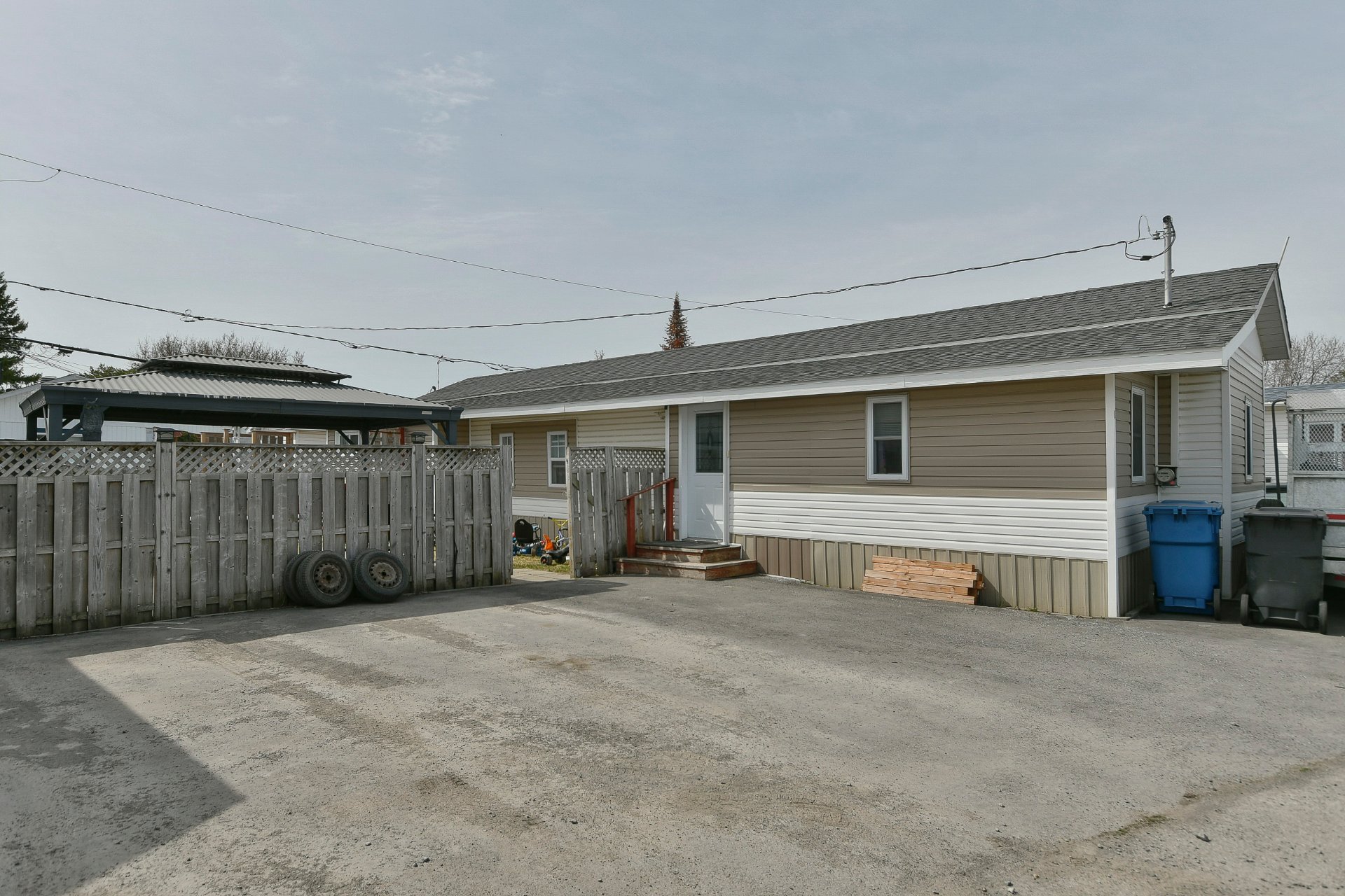 MLS: 21908533