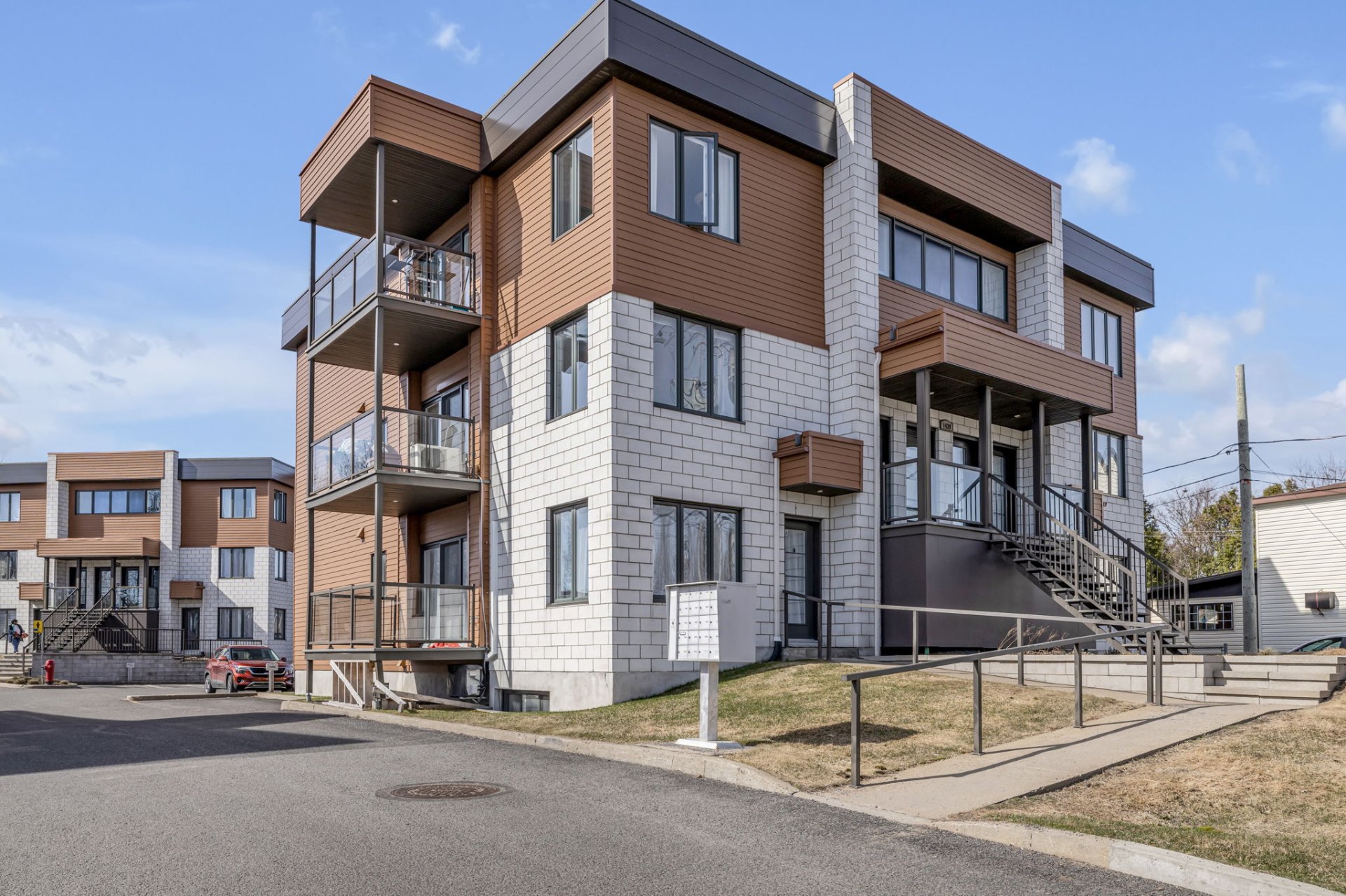 MLS: 25735396