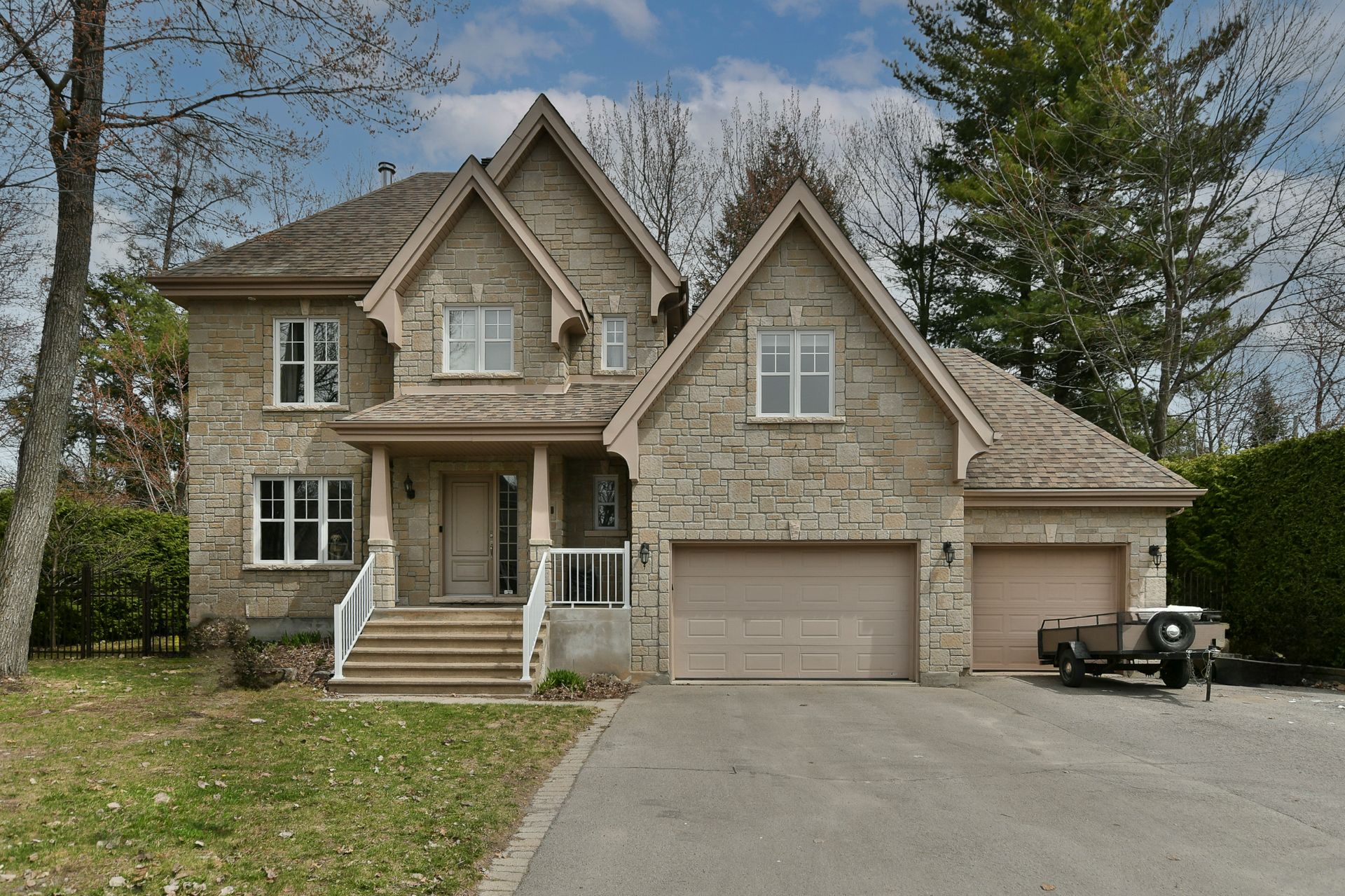 MLS: 25953161