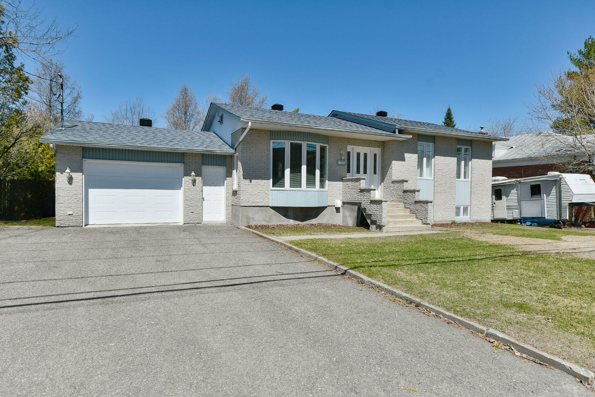 MLS: 27677850