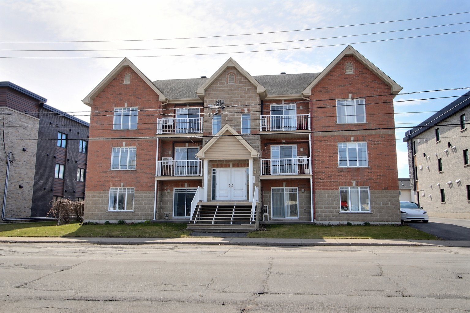 MLS: 25277532