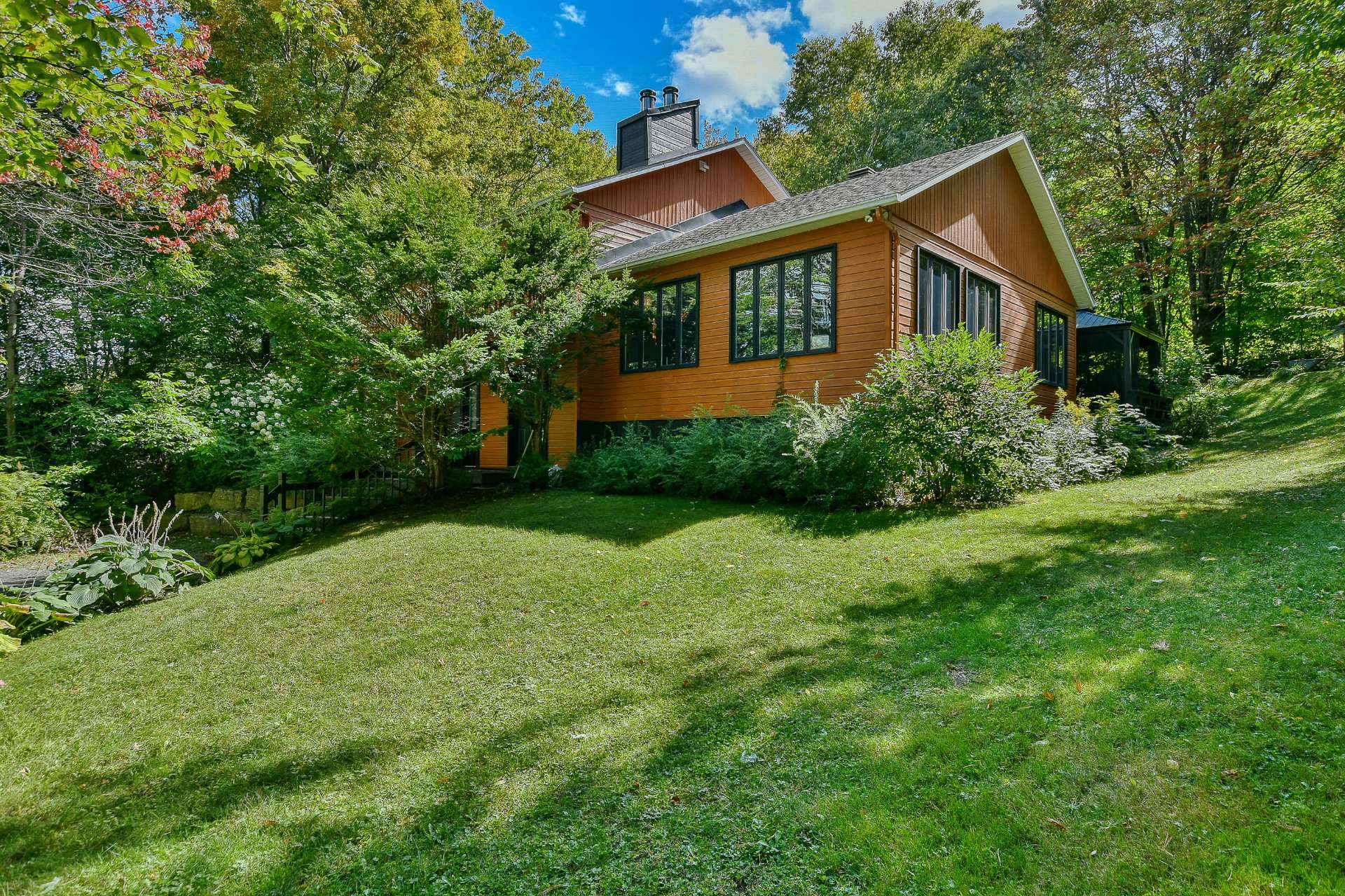 286 Ch. de Ste-Anne-des-Lacs