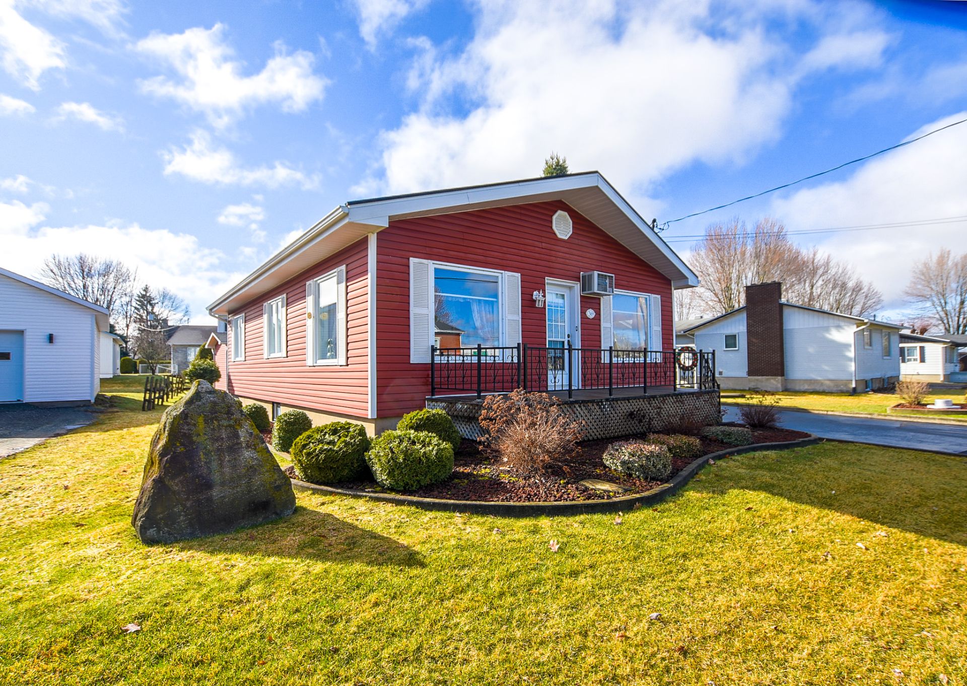 MLS: 23290852
