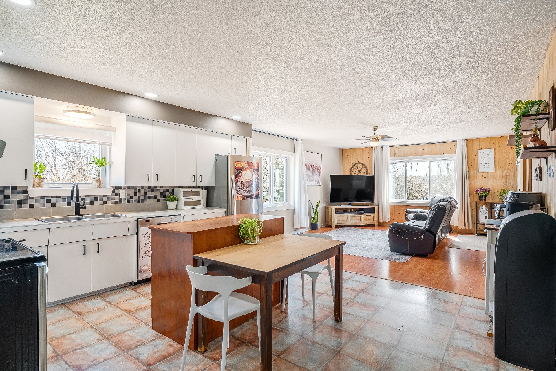 MLS: 27823876