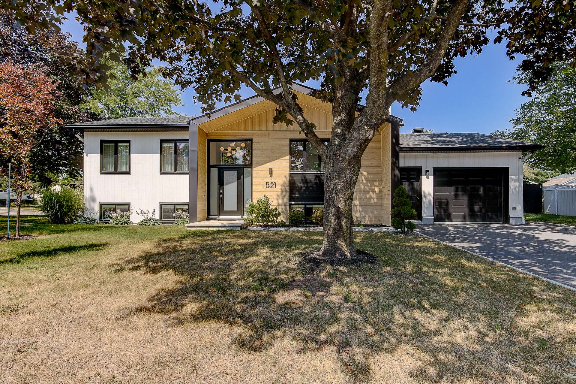 MLS: 25946361