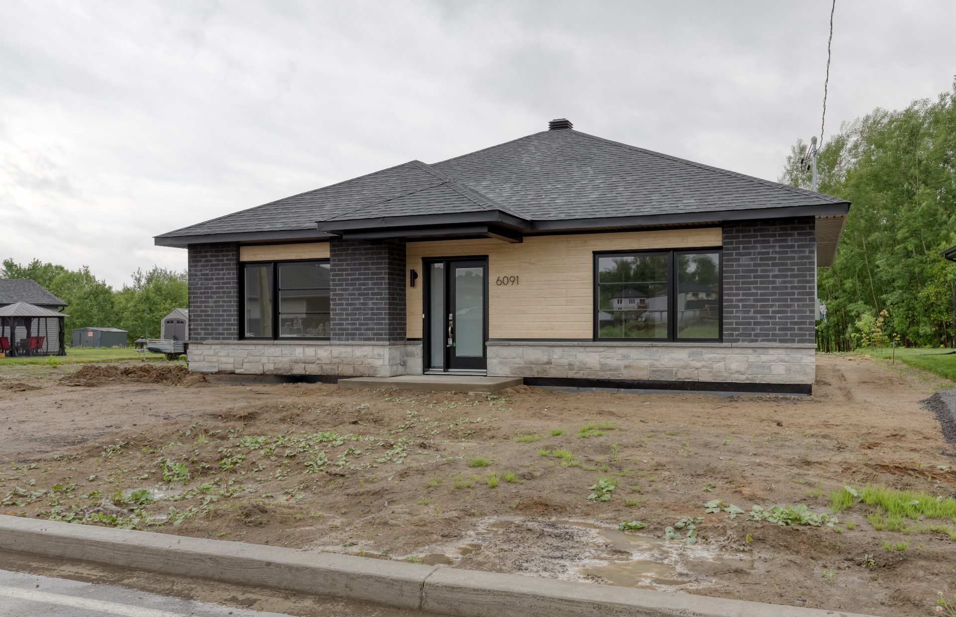 MLS: 28739132