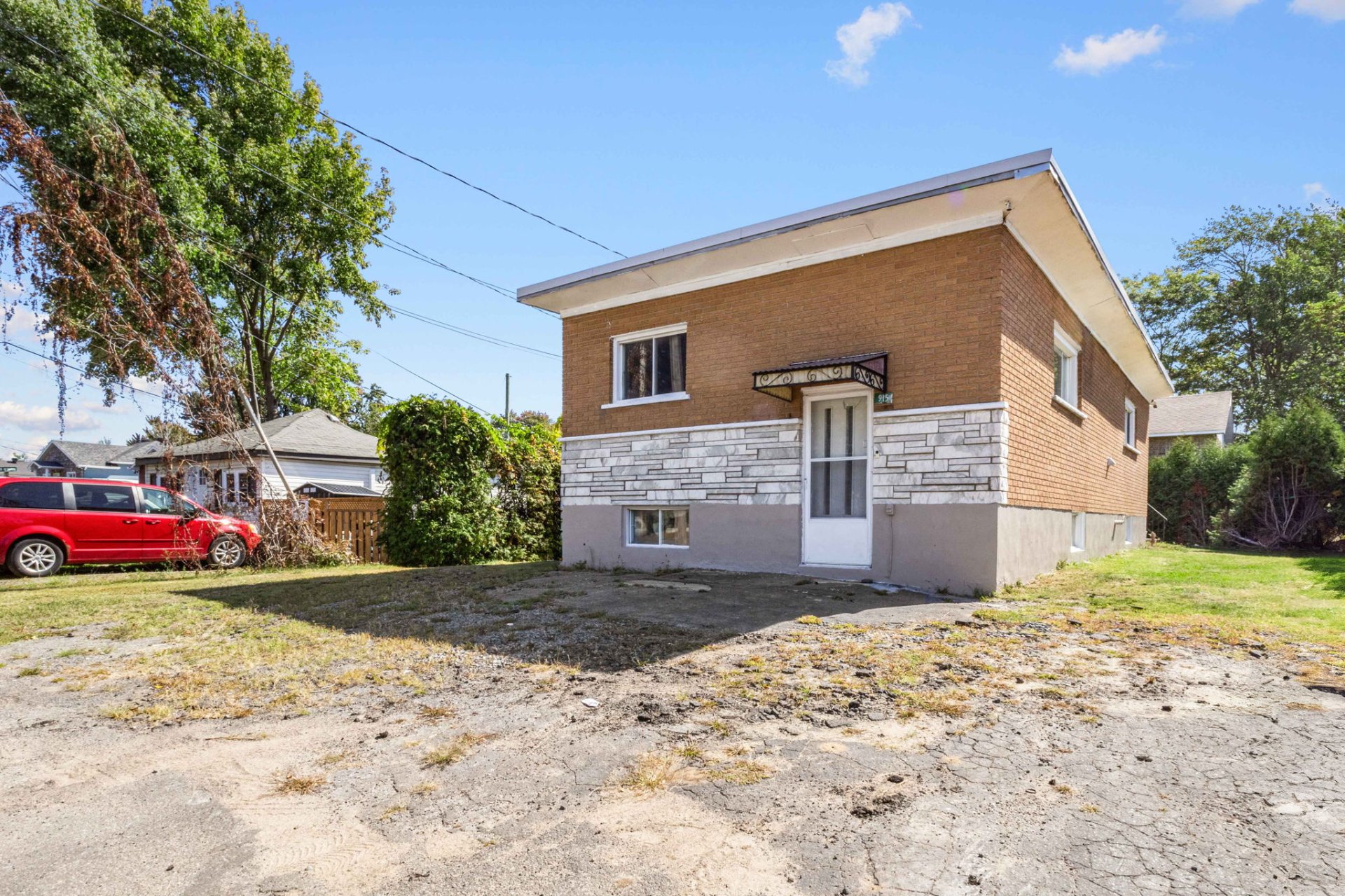 MLS: 26929632