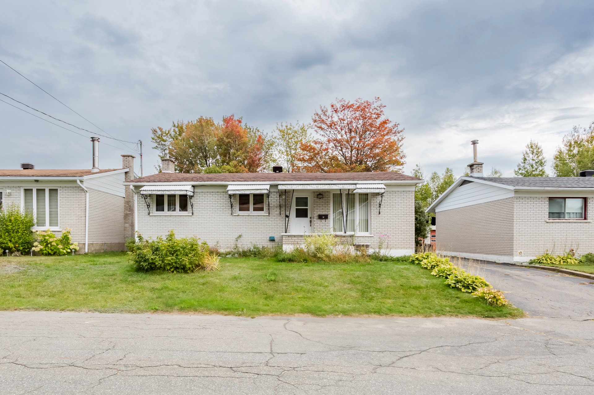 MLS: 22034261