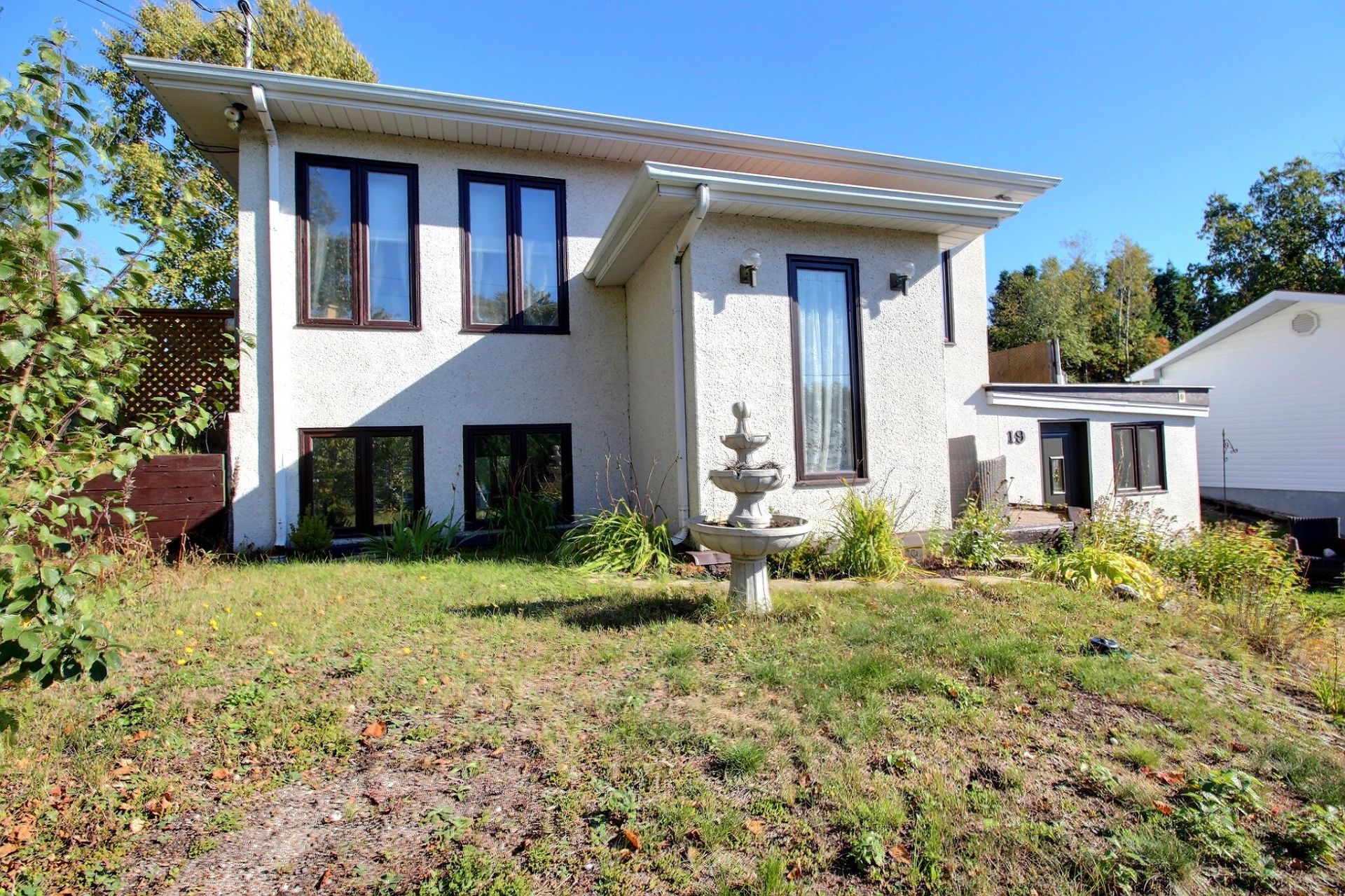 MLS: 22886301