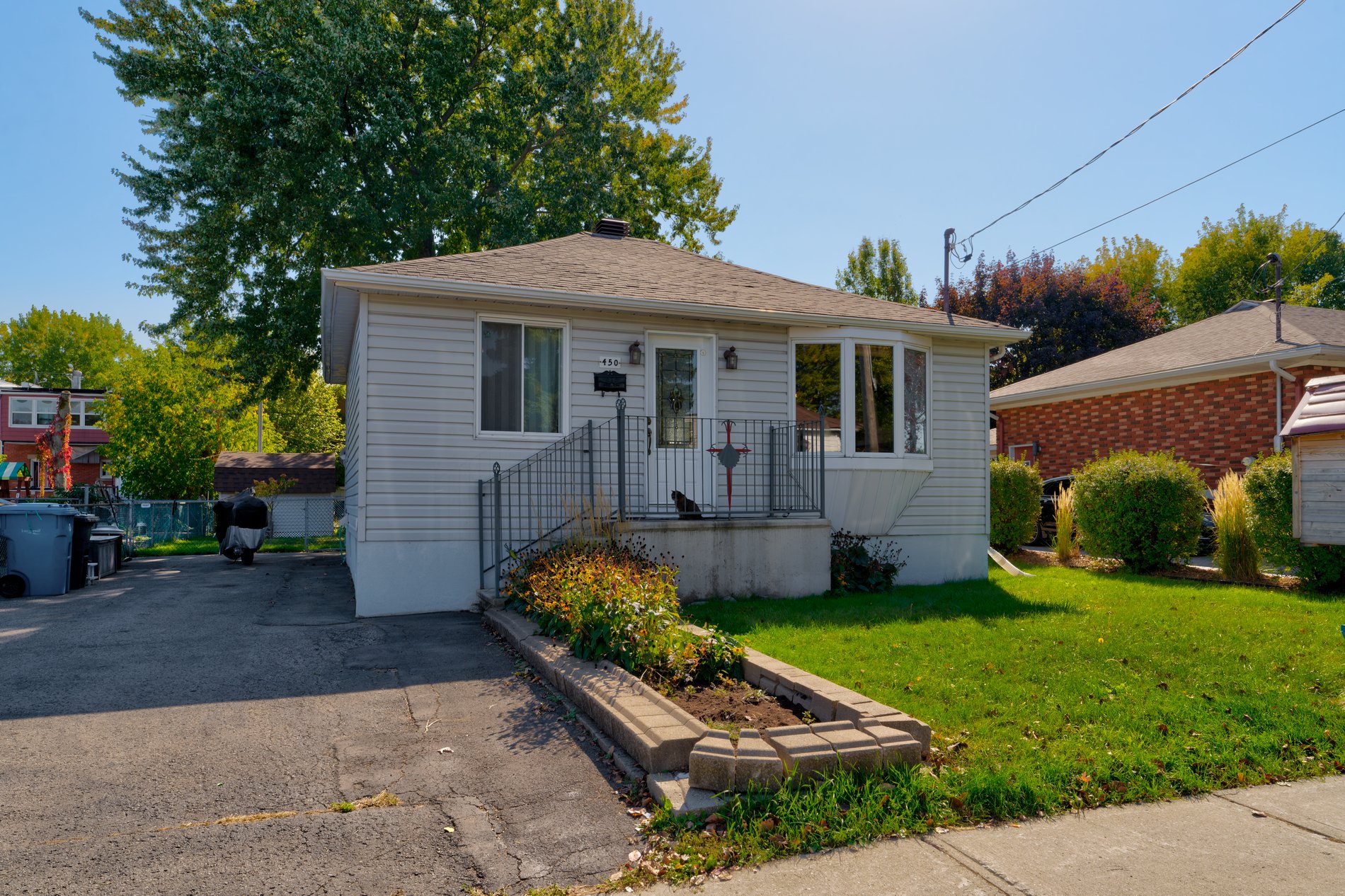MLS: 23851622