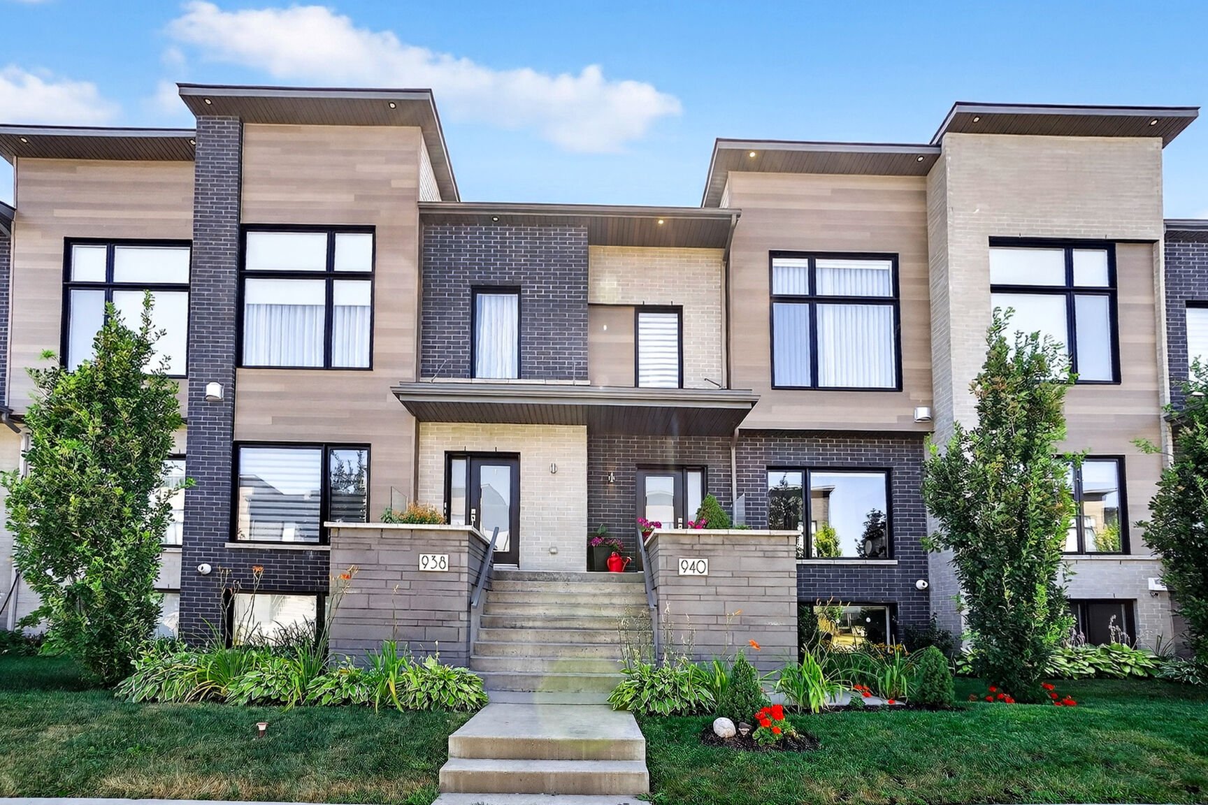 MLS: 25611915