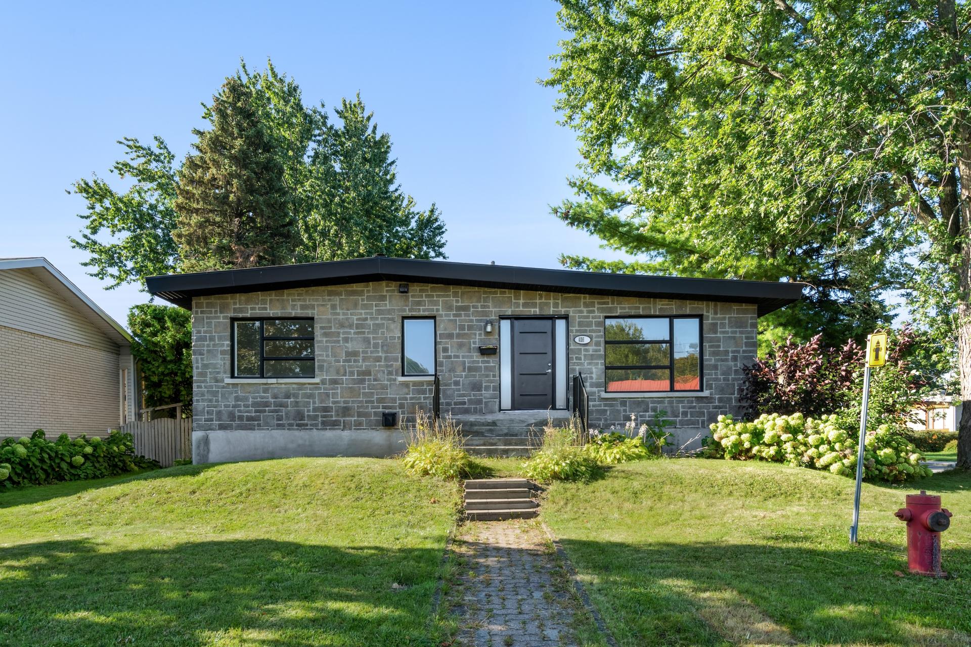 MLS: 25247056