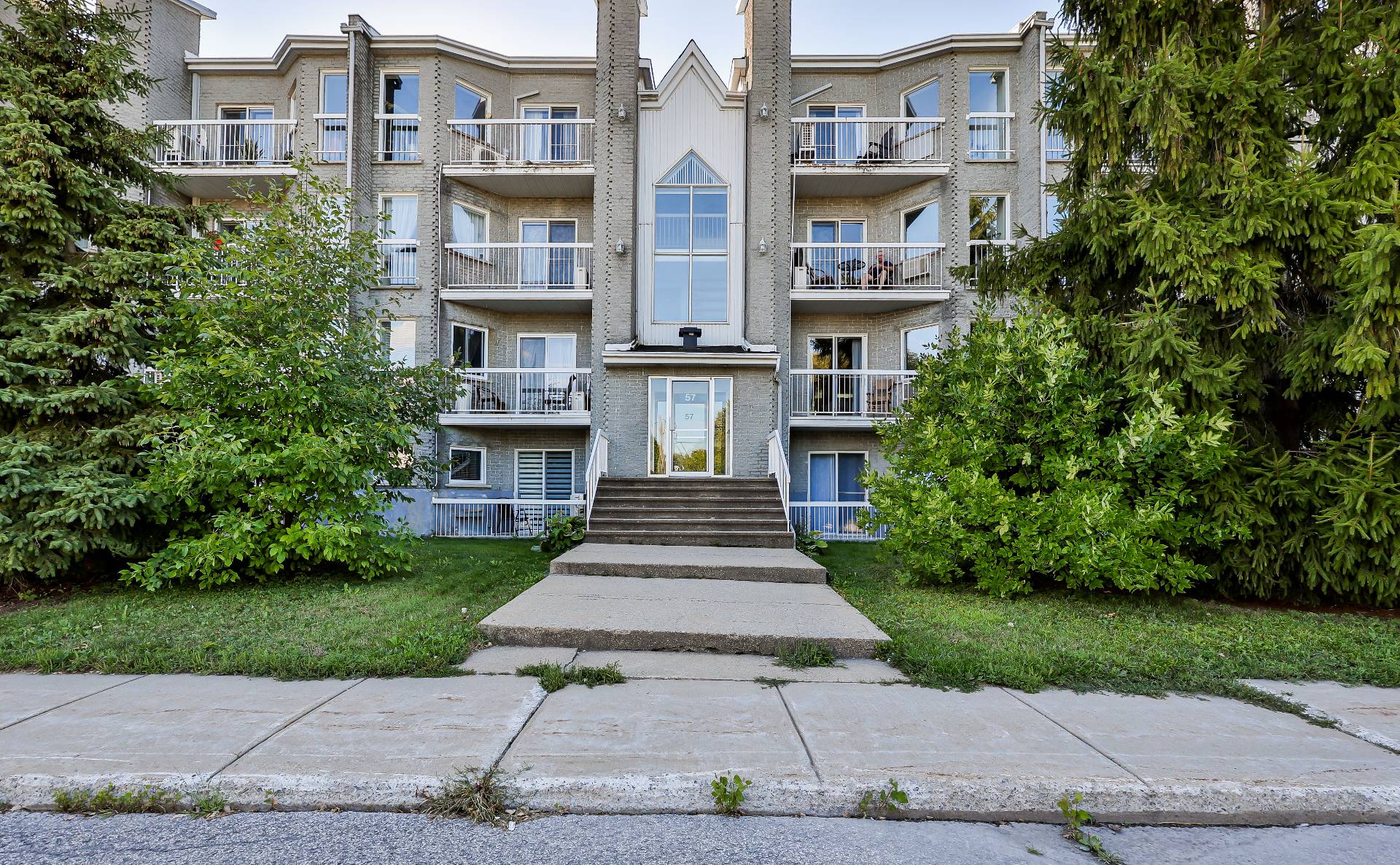 MLS: 25443344