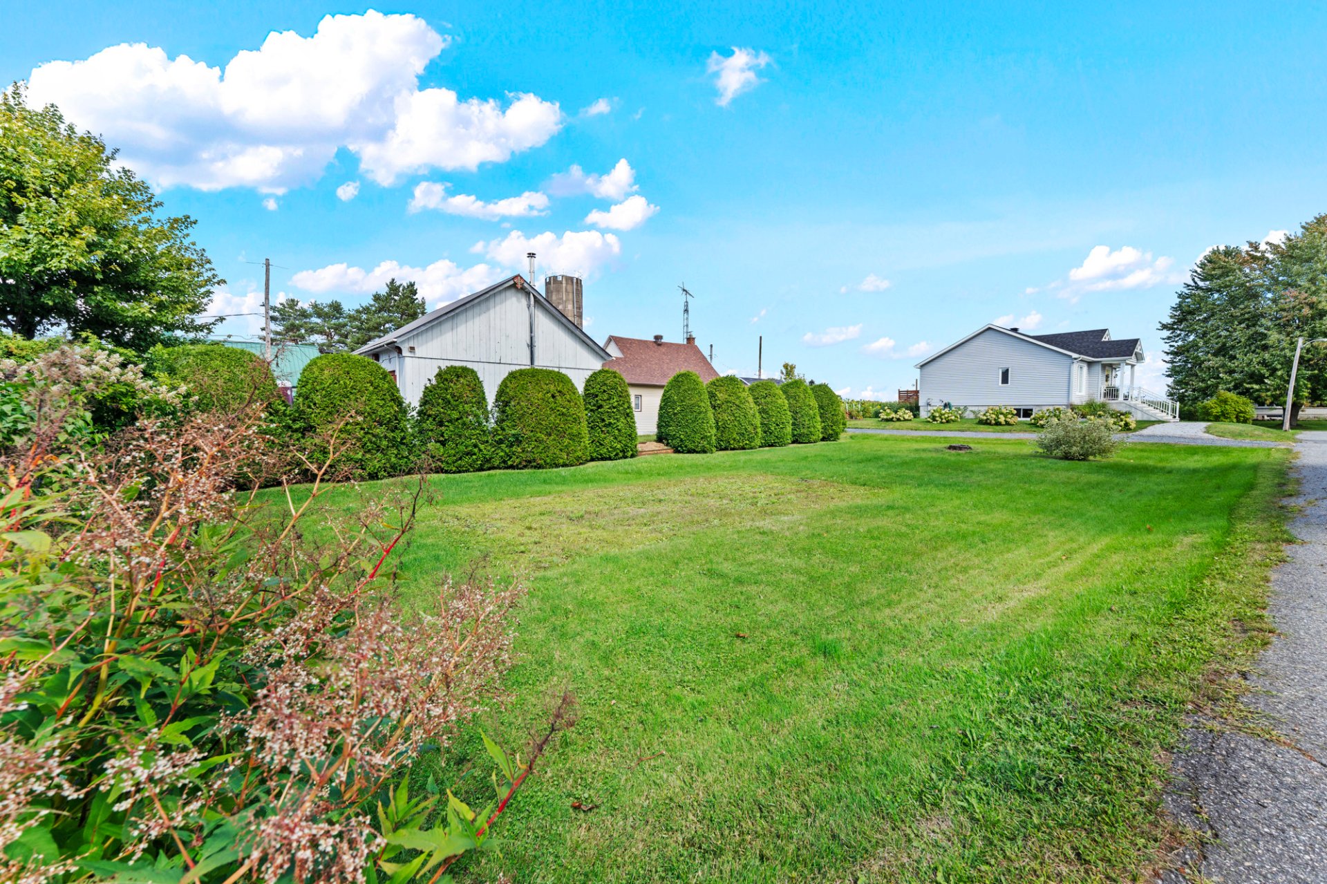 MLS: 25614356