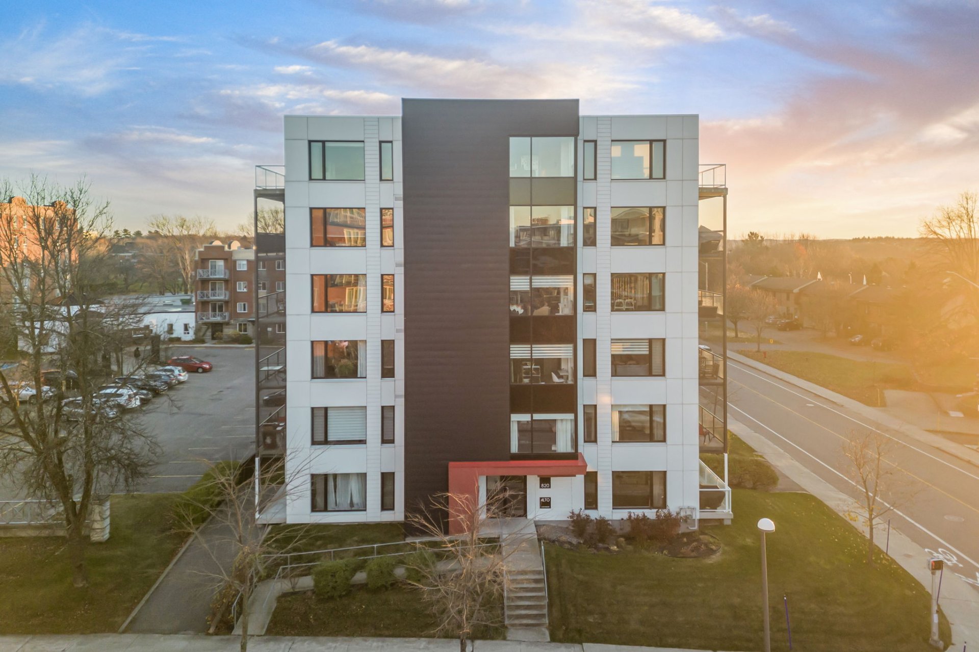 MLS: 20896482