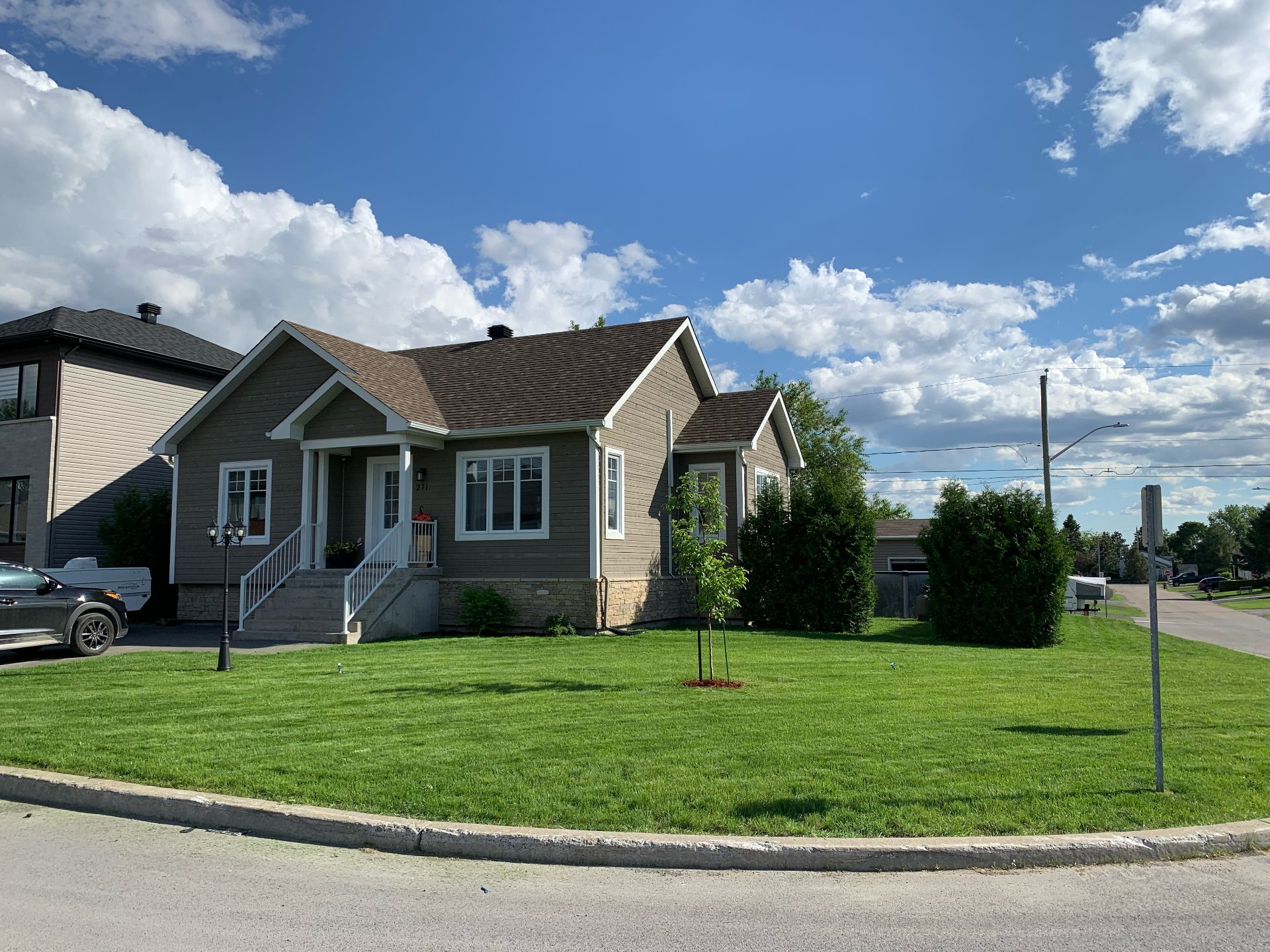 MLS: 23628889