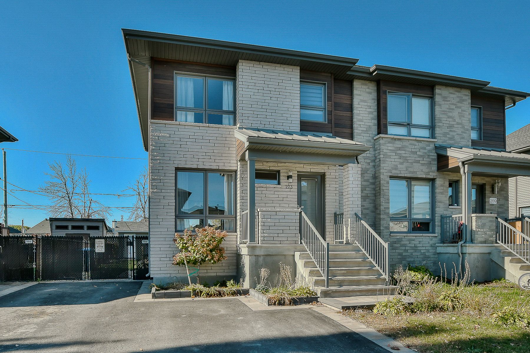 MLS: 25595476