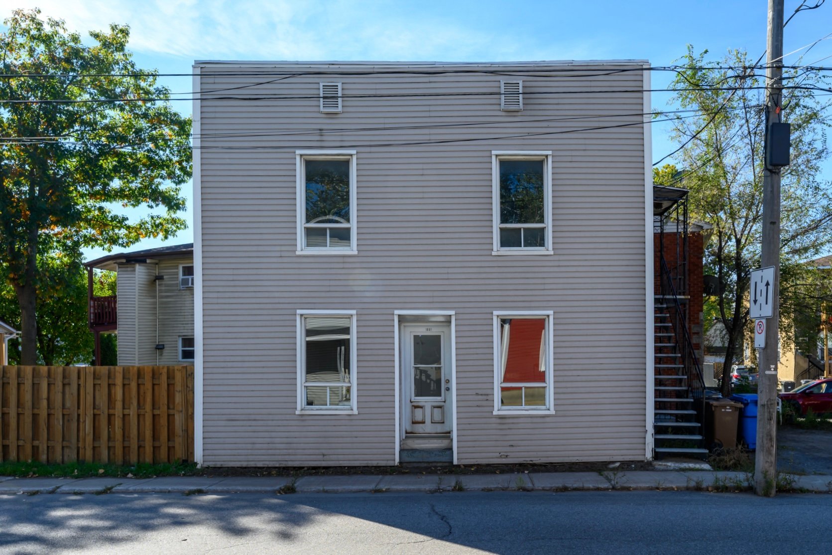 MLS: 27986749