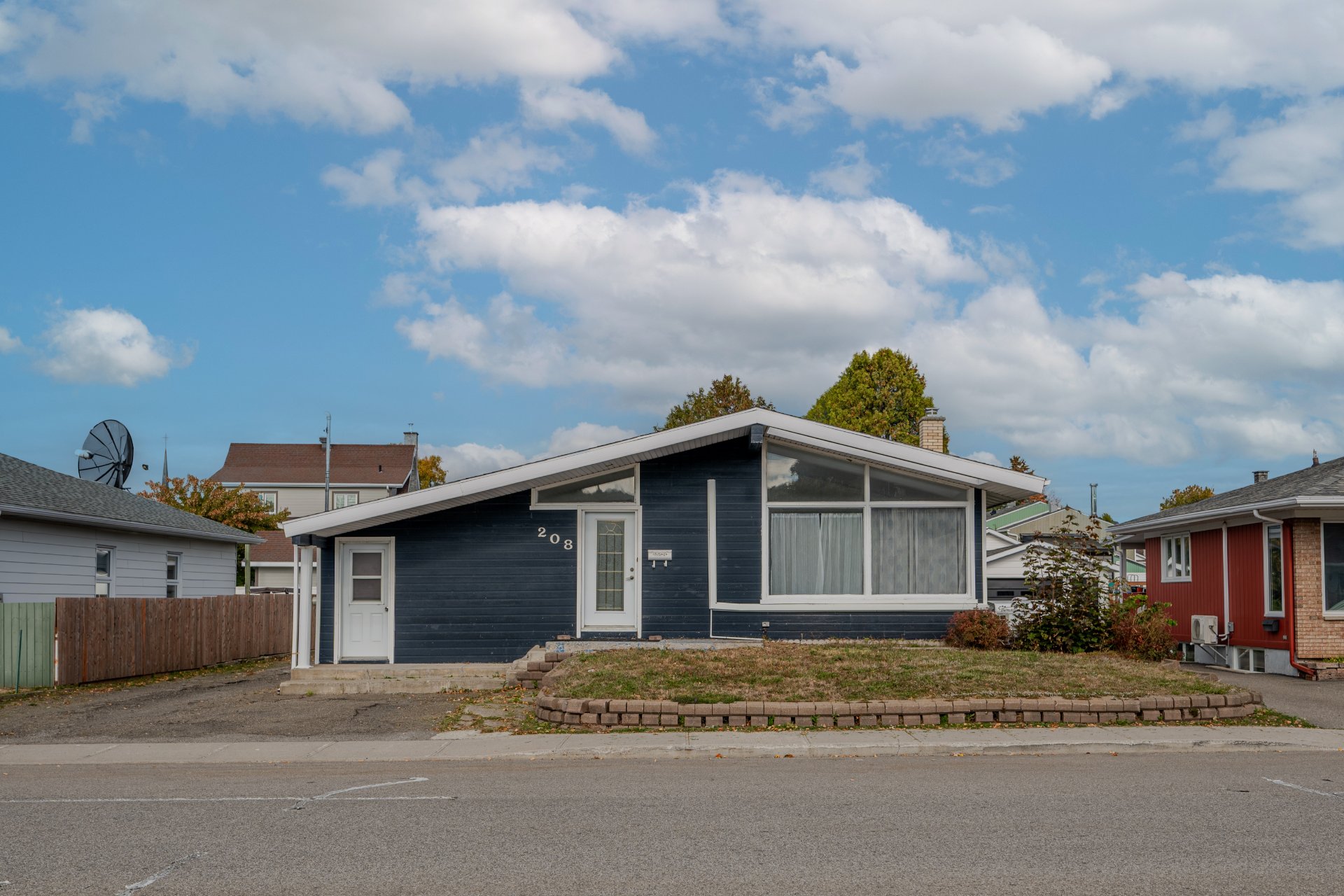 MLS: 28455394