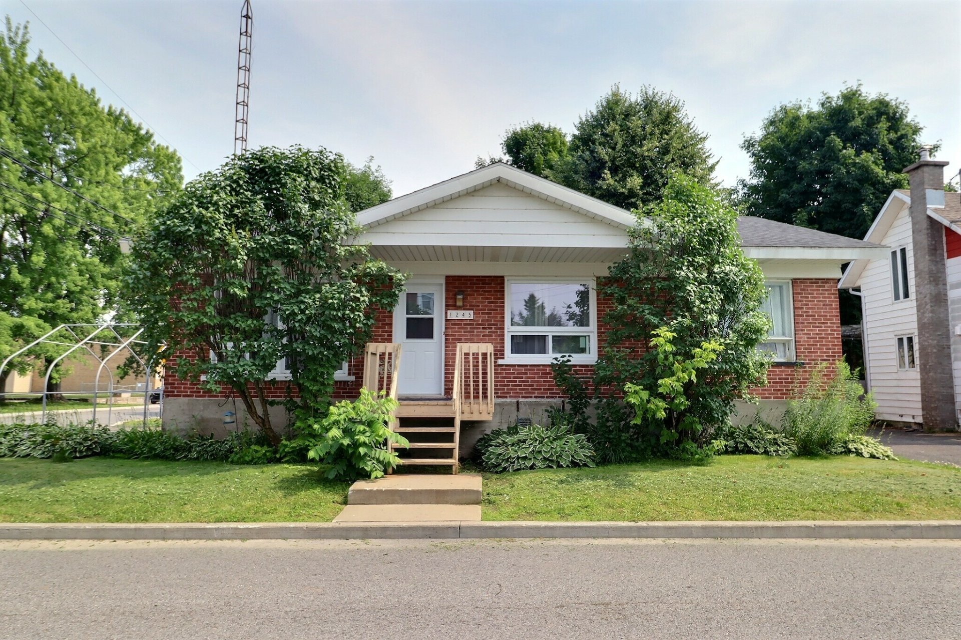 MLS: 13930333