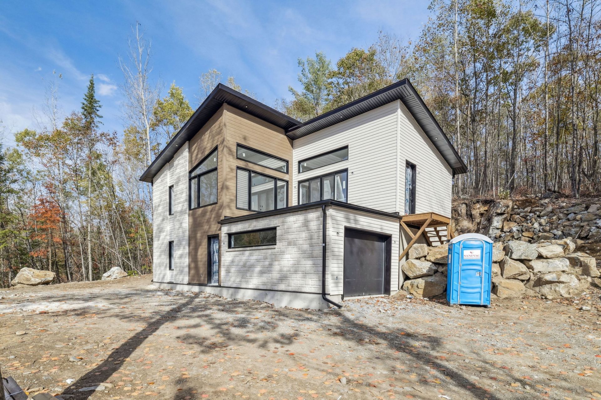 MLS: 21252996