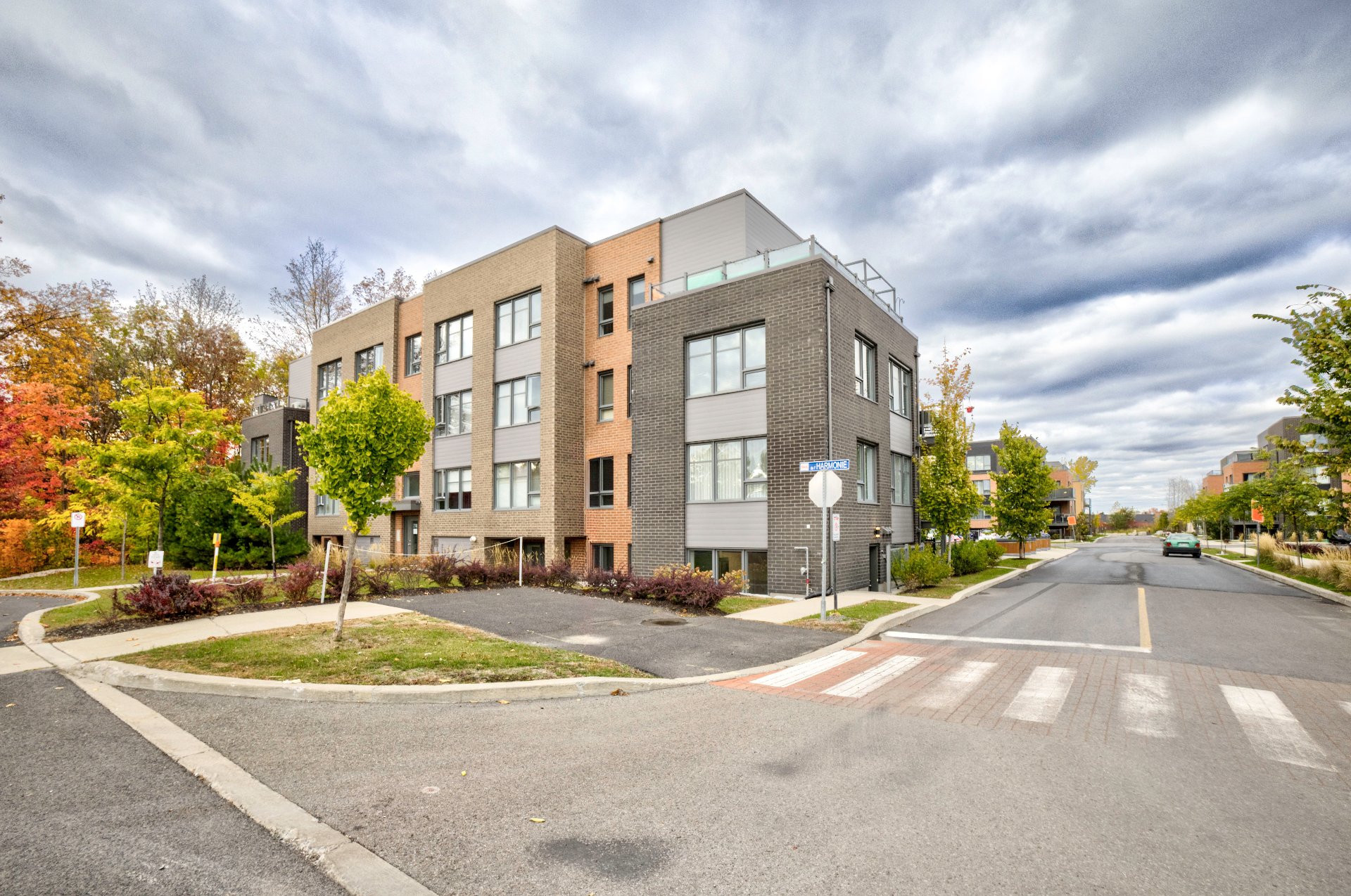 MLS: 27613698