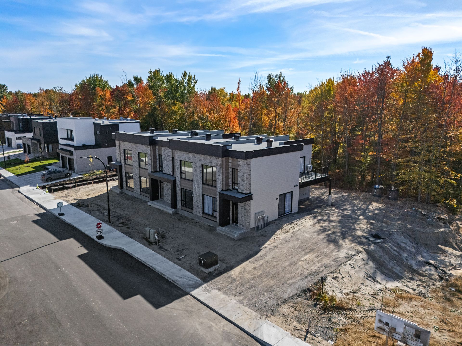 MLS: 27902549
