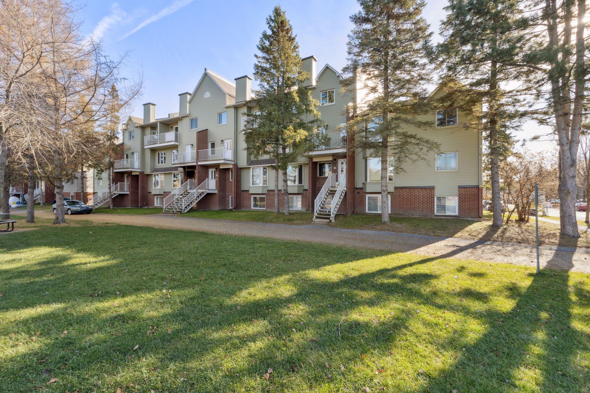 MLS: 27530306