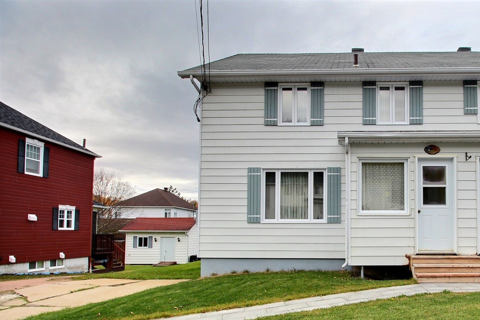 MLS: 27702463