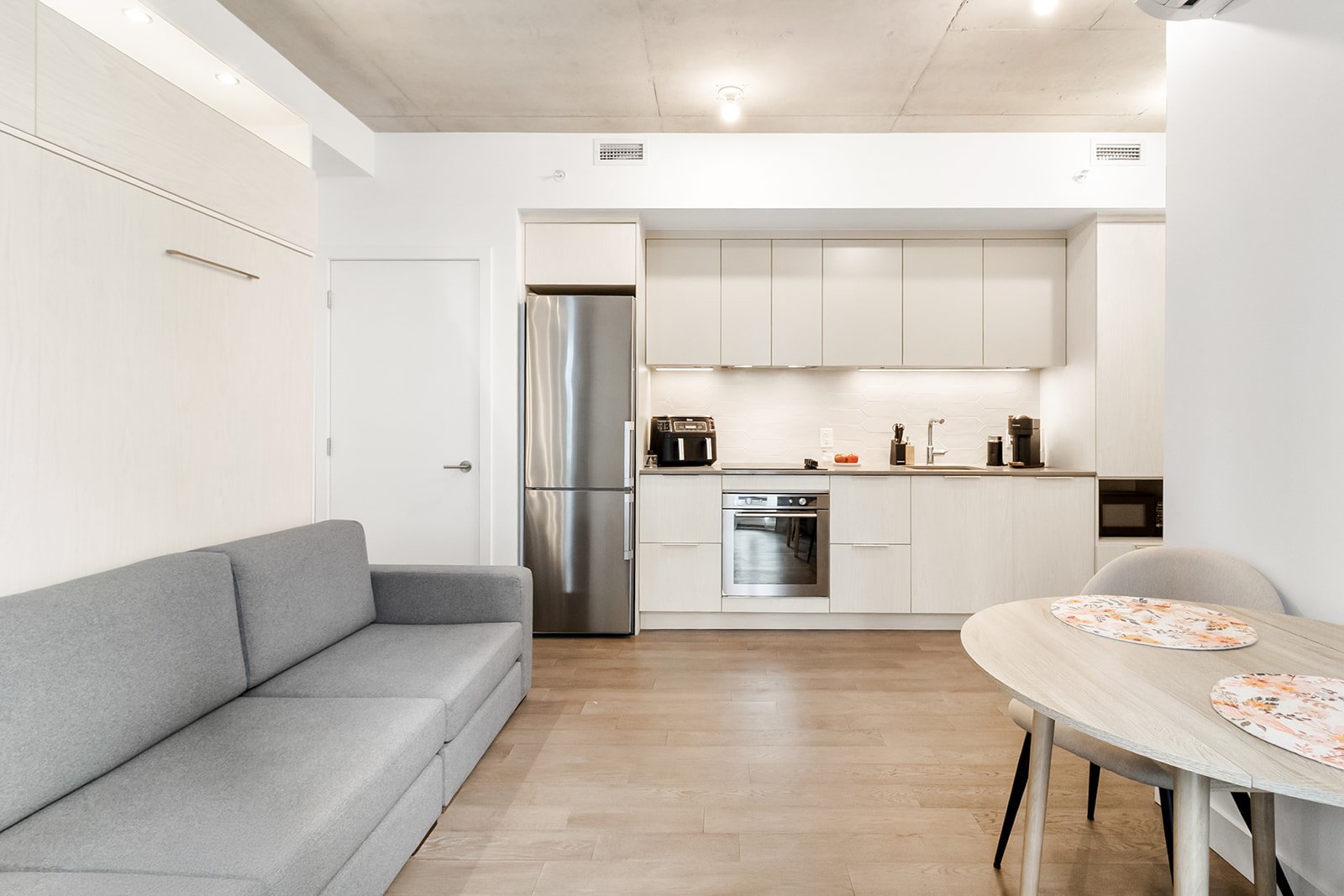 MLS: 24896427