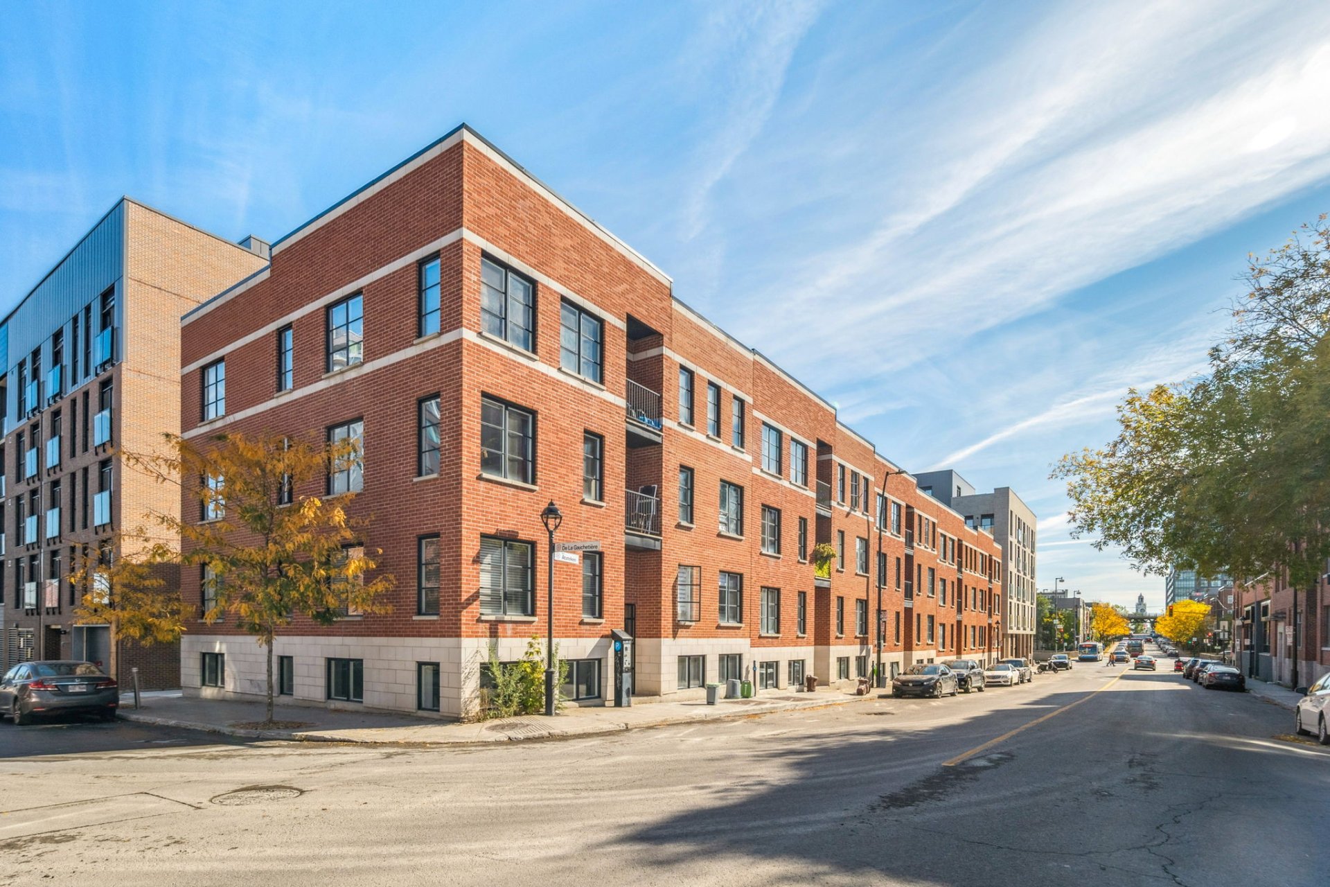 MLS: 25990405