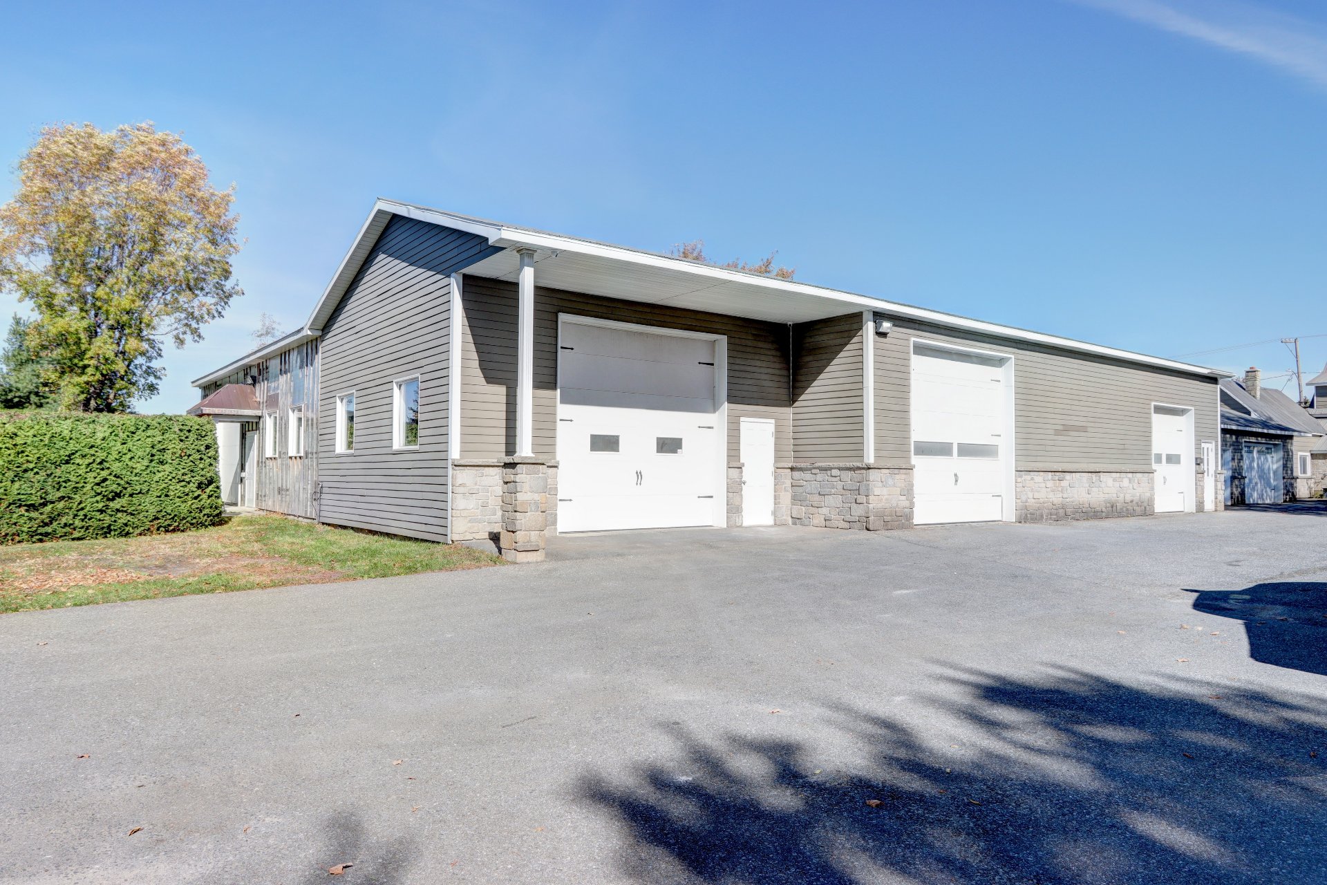 MLS: 22616973