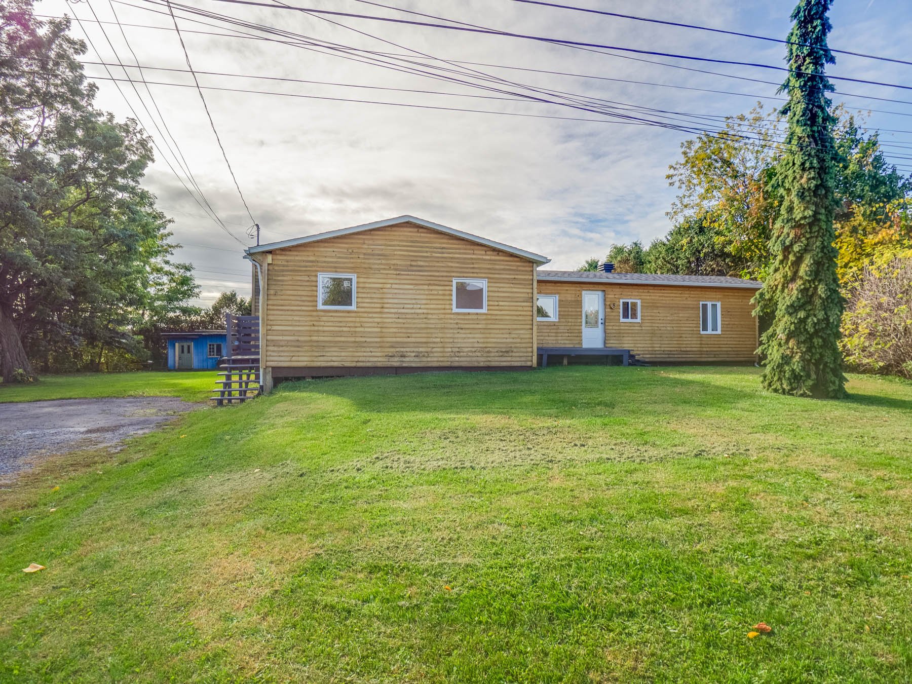 MLS: 25861522