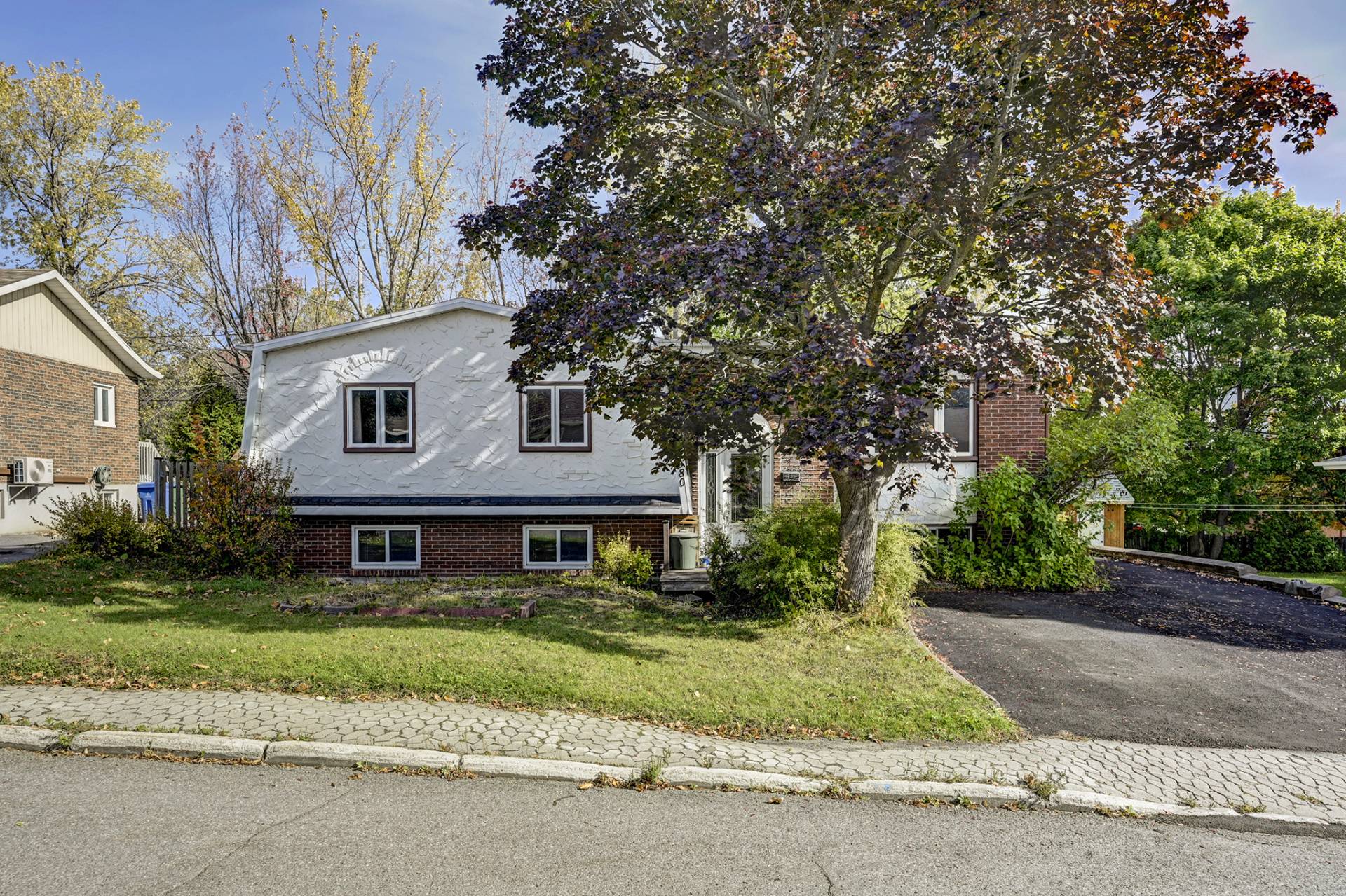 MLS: 27409361