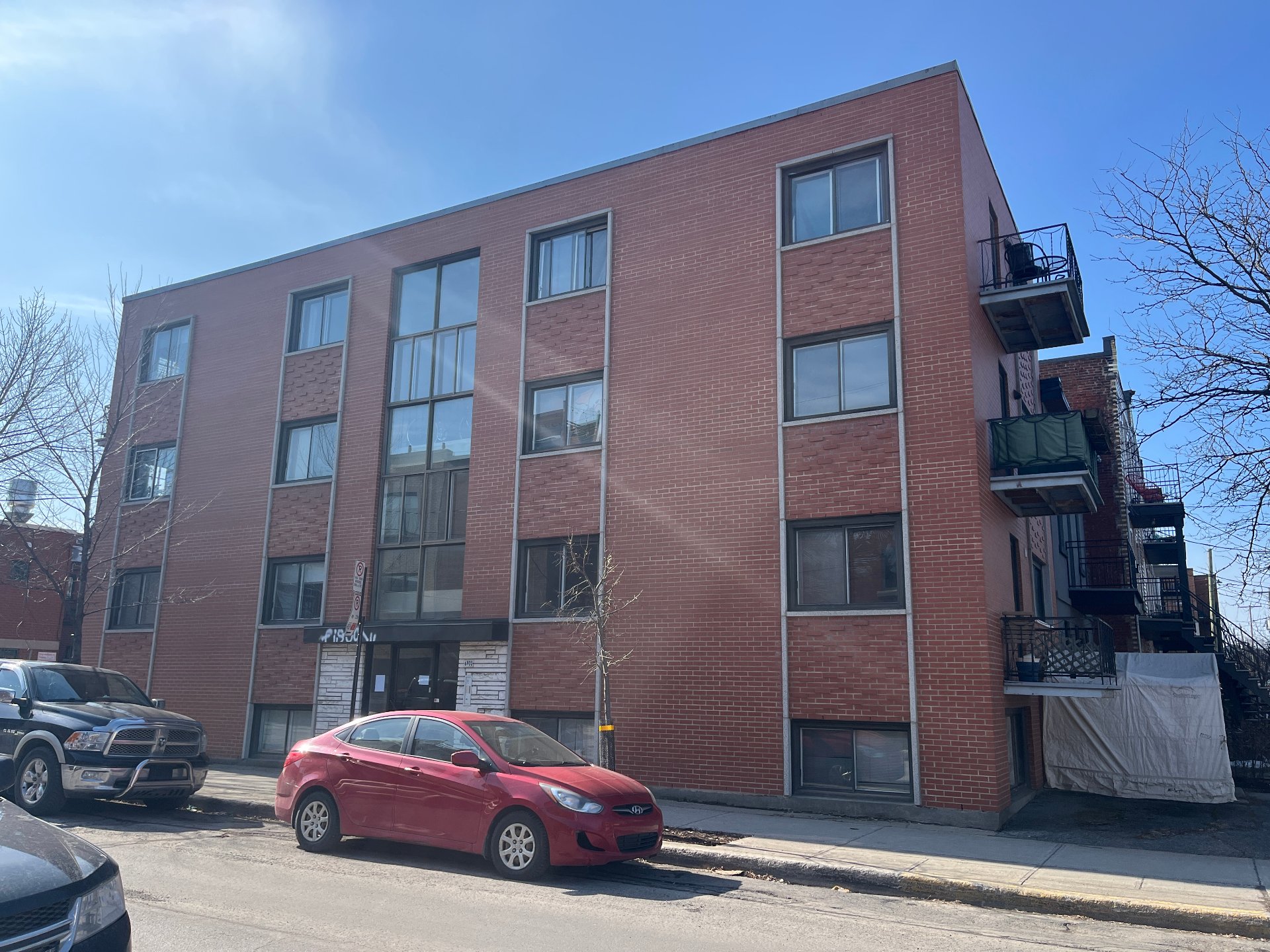 MLS: 28916611