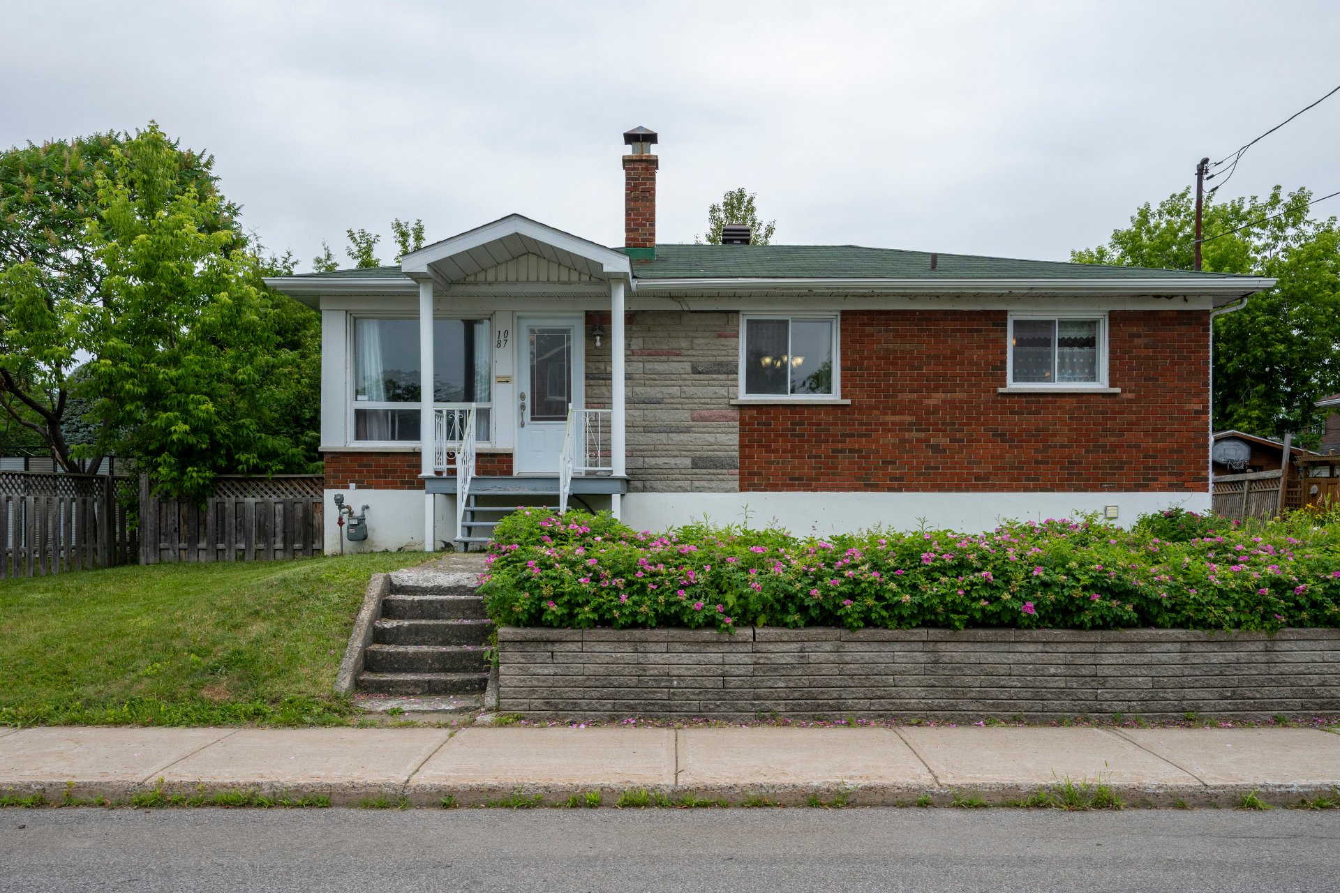 MLS: 26173911