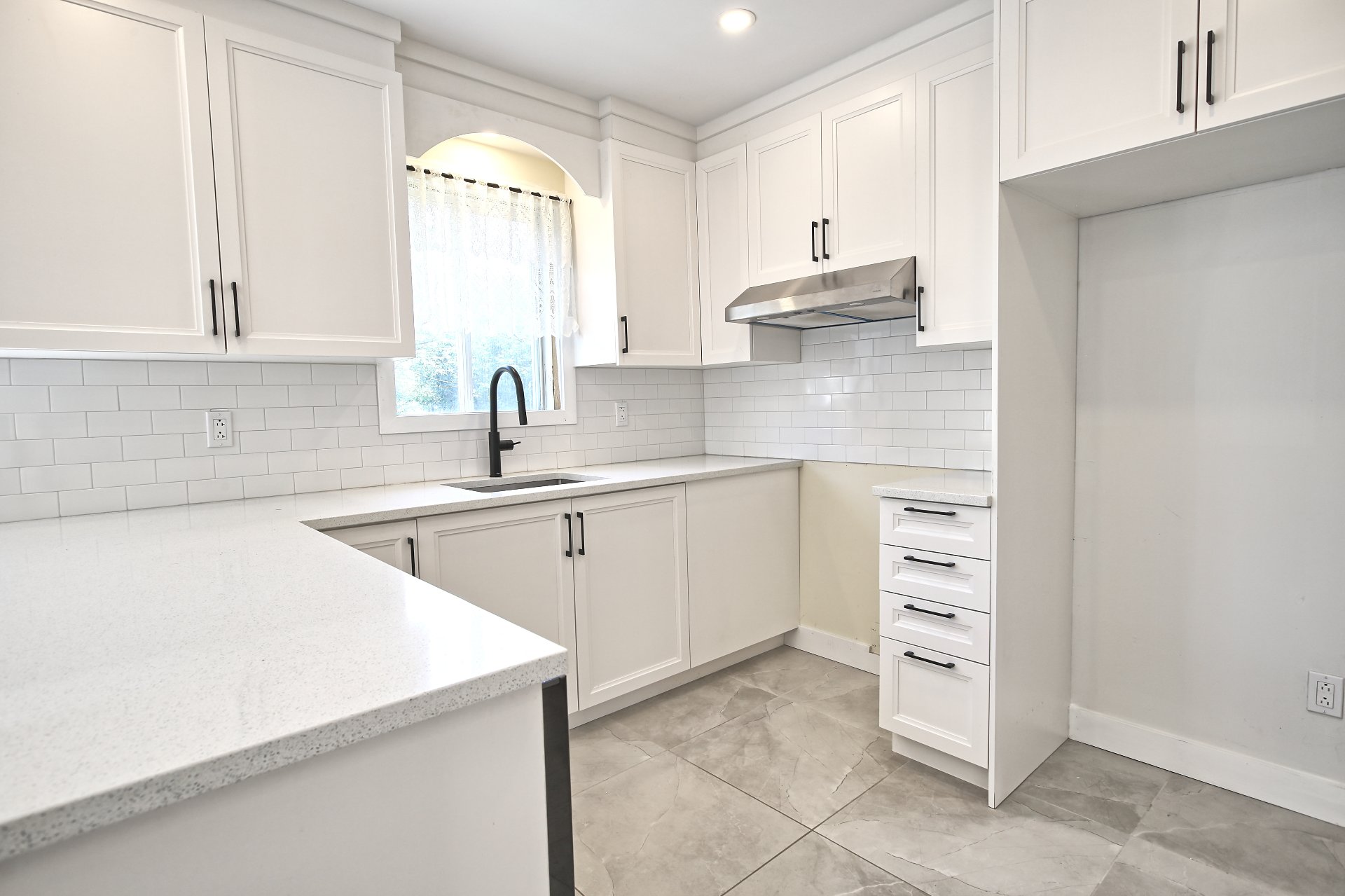 MLS: 27097626