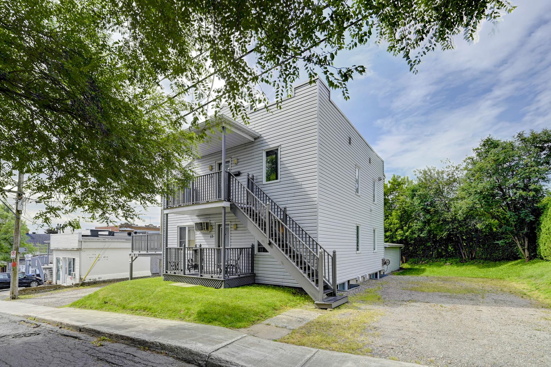 MLS: 22751105