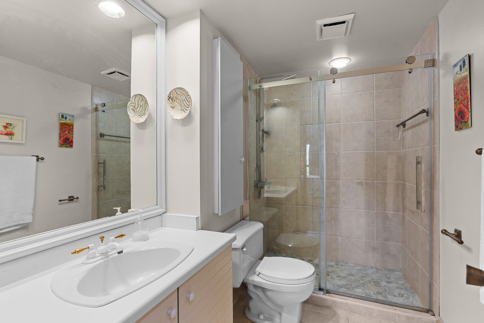 Salle de bains attenante à la CCP