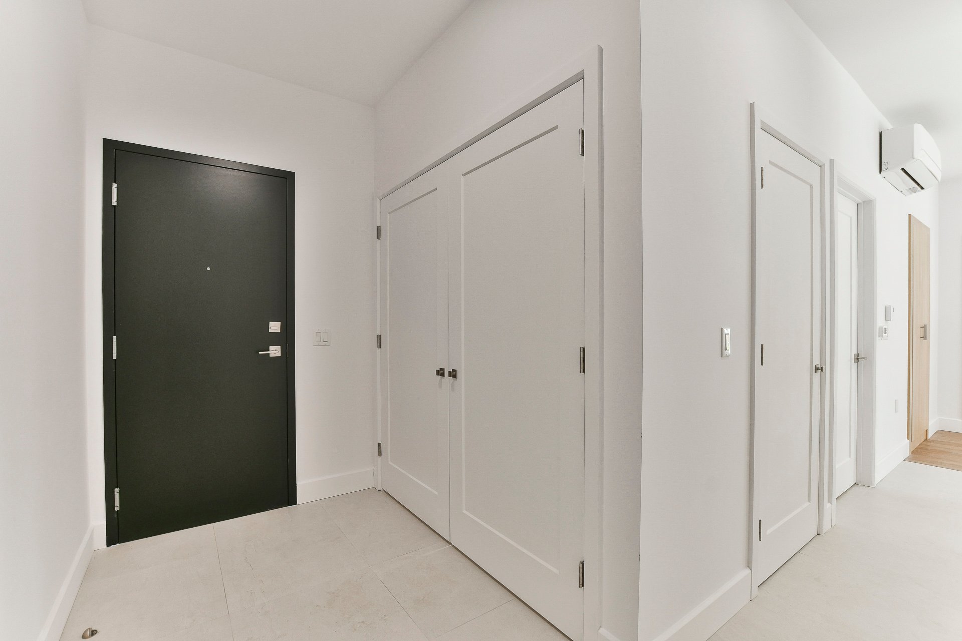 9229 Rue Airlie — photo 2