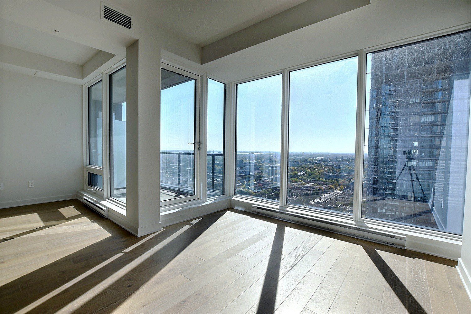 1188 Rue St-Antoine O. — photo 2
