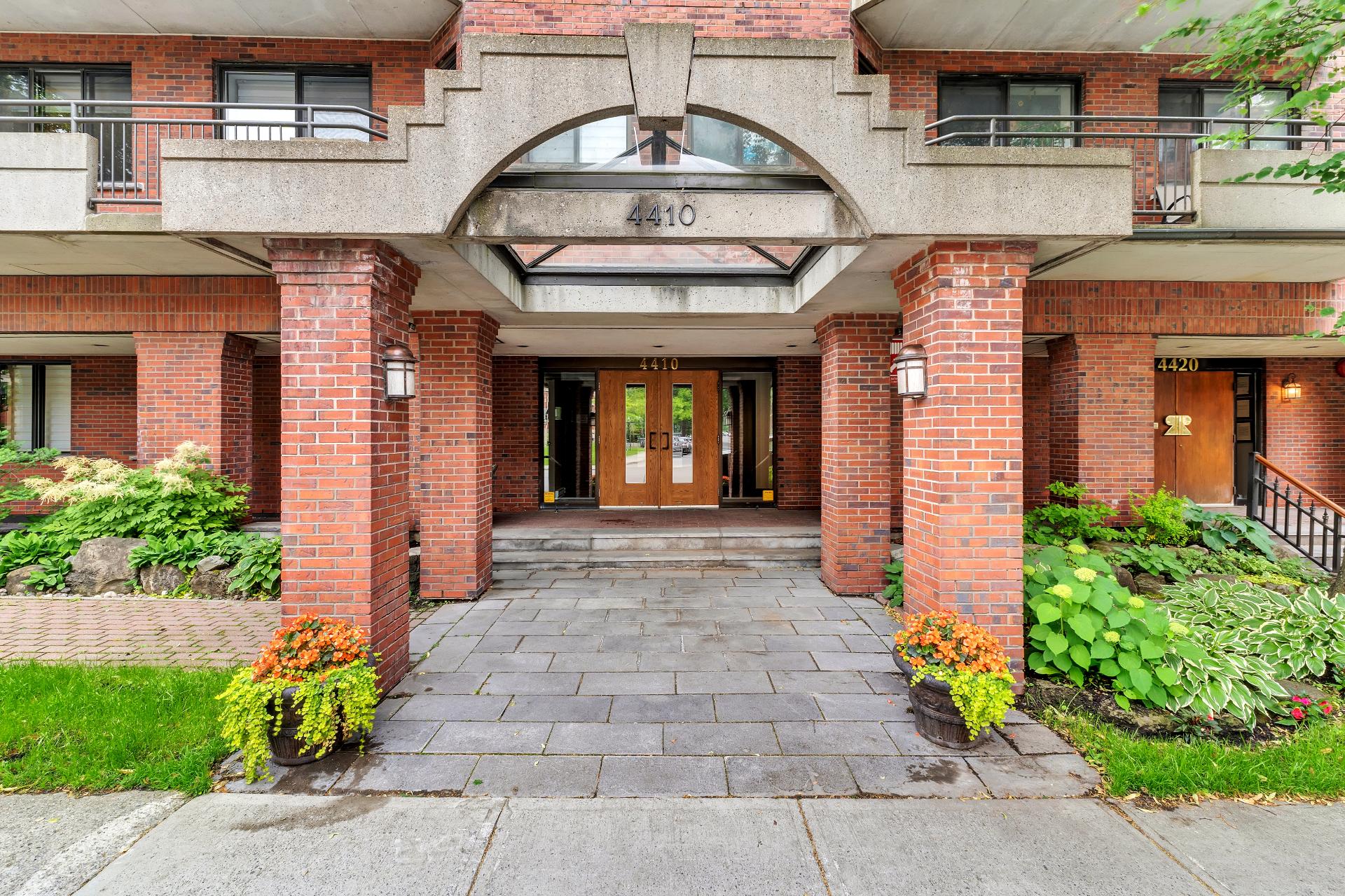 4410 Rue Ste-Catherine O. — photo 2