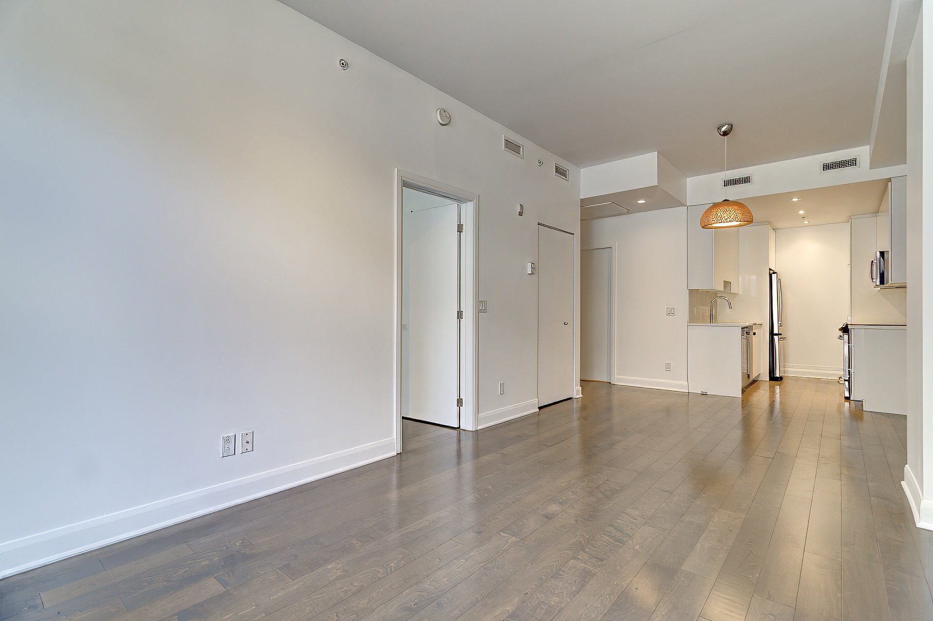 1181 Rue Bishop — photo 1