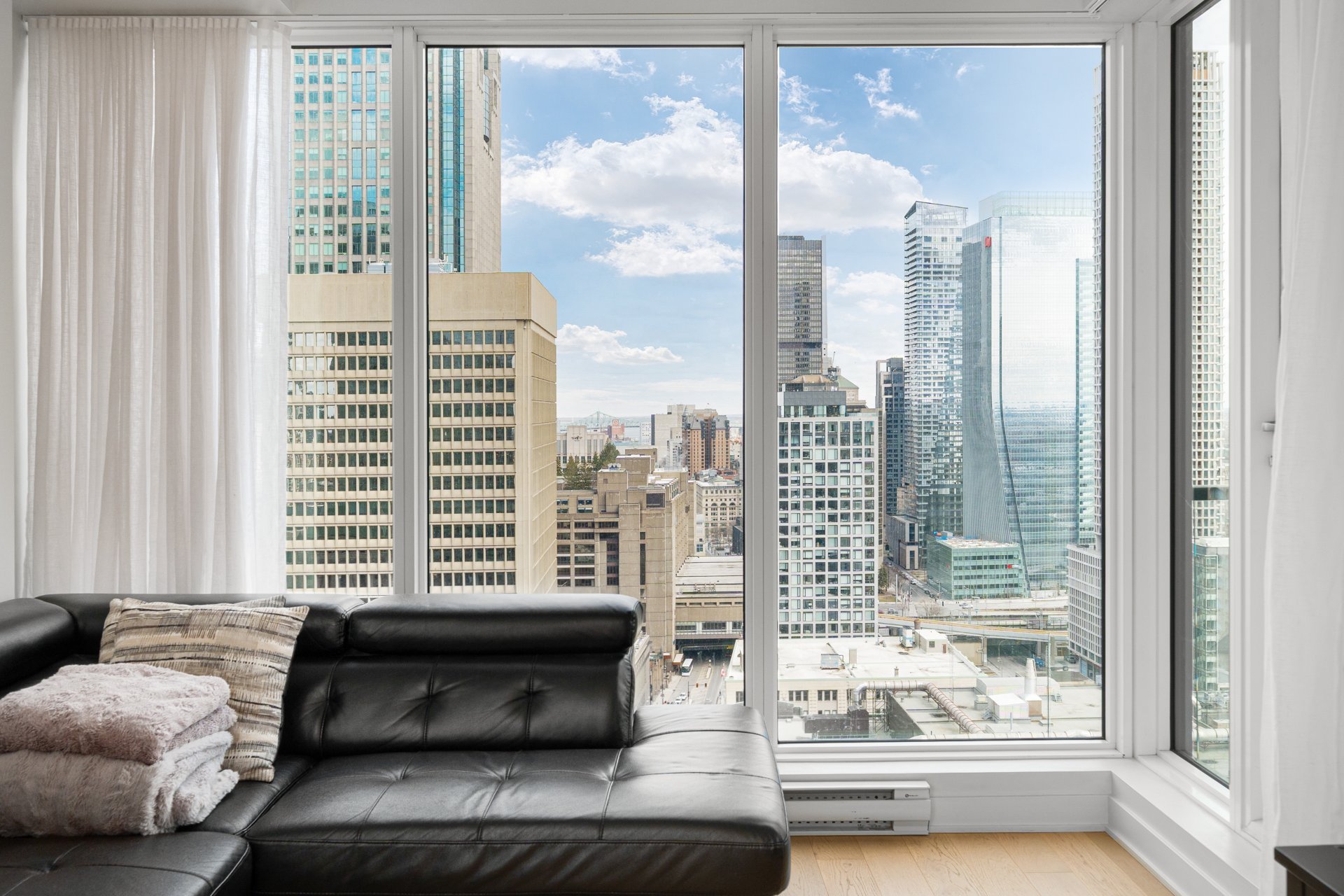 1188 Rue St-Antoine O. — photo 1