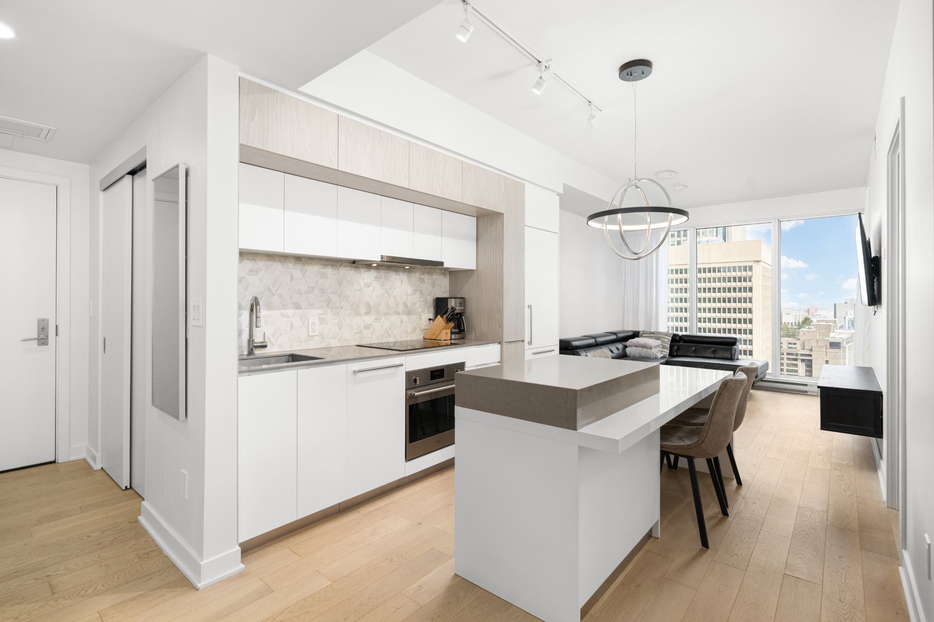 1188 Rue St-Antoine O. — photo 2