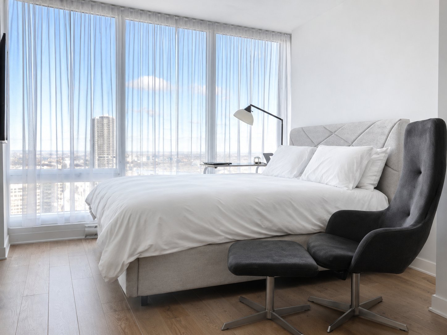 1188 Rue St-Antoine O. — photo 2